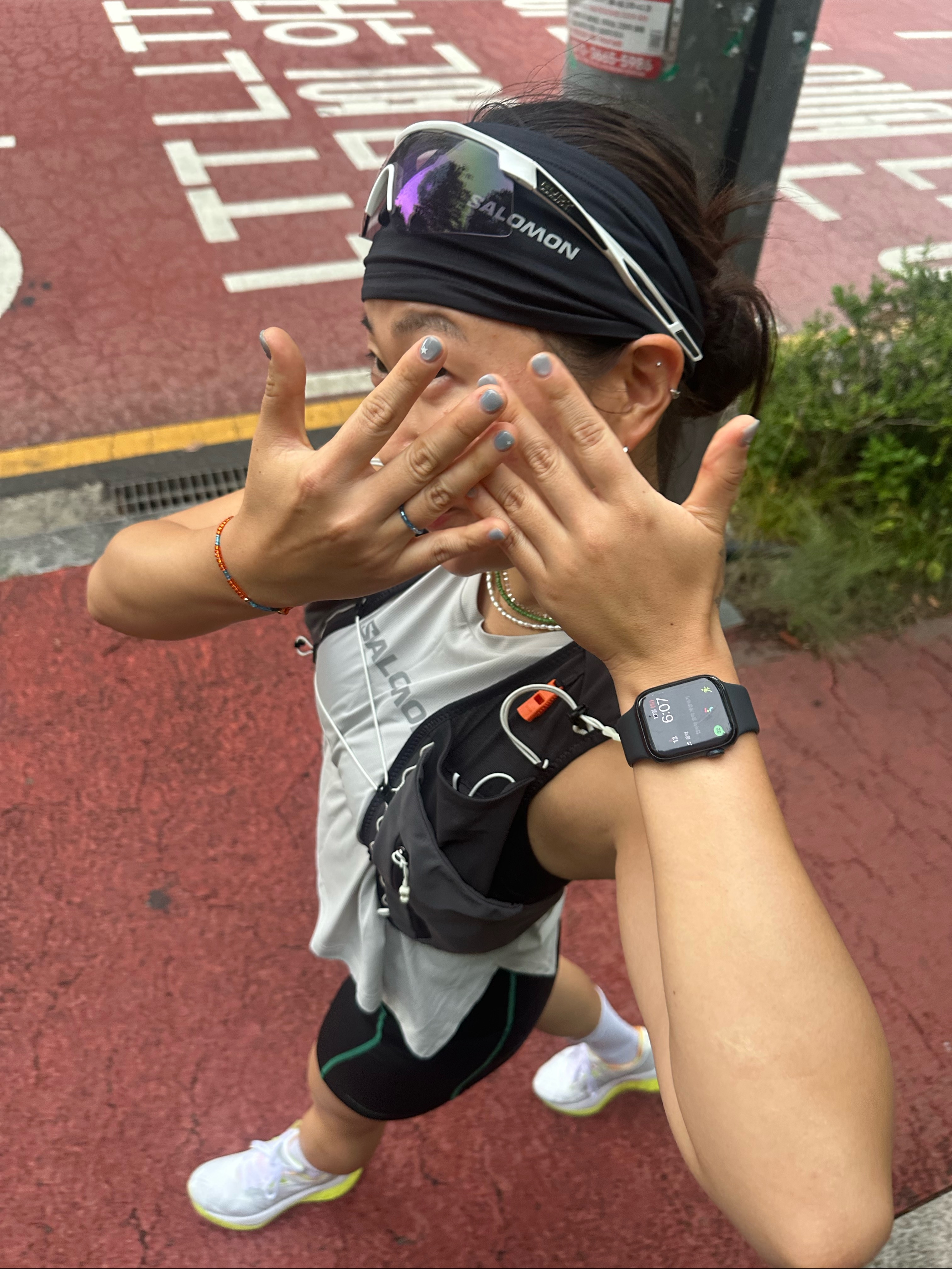 Salomon Active Belt 3D Bottle Black, Oakley Eye Jacket Redux Matte Black Frame Prizm Grey Lenses High Bridge Fit 착용 스타일 - 9
