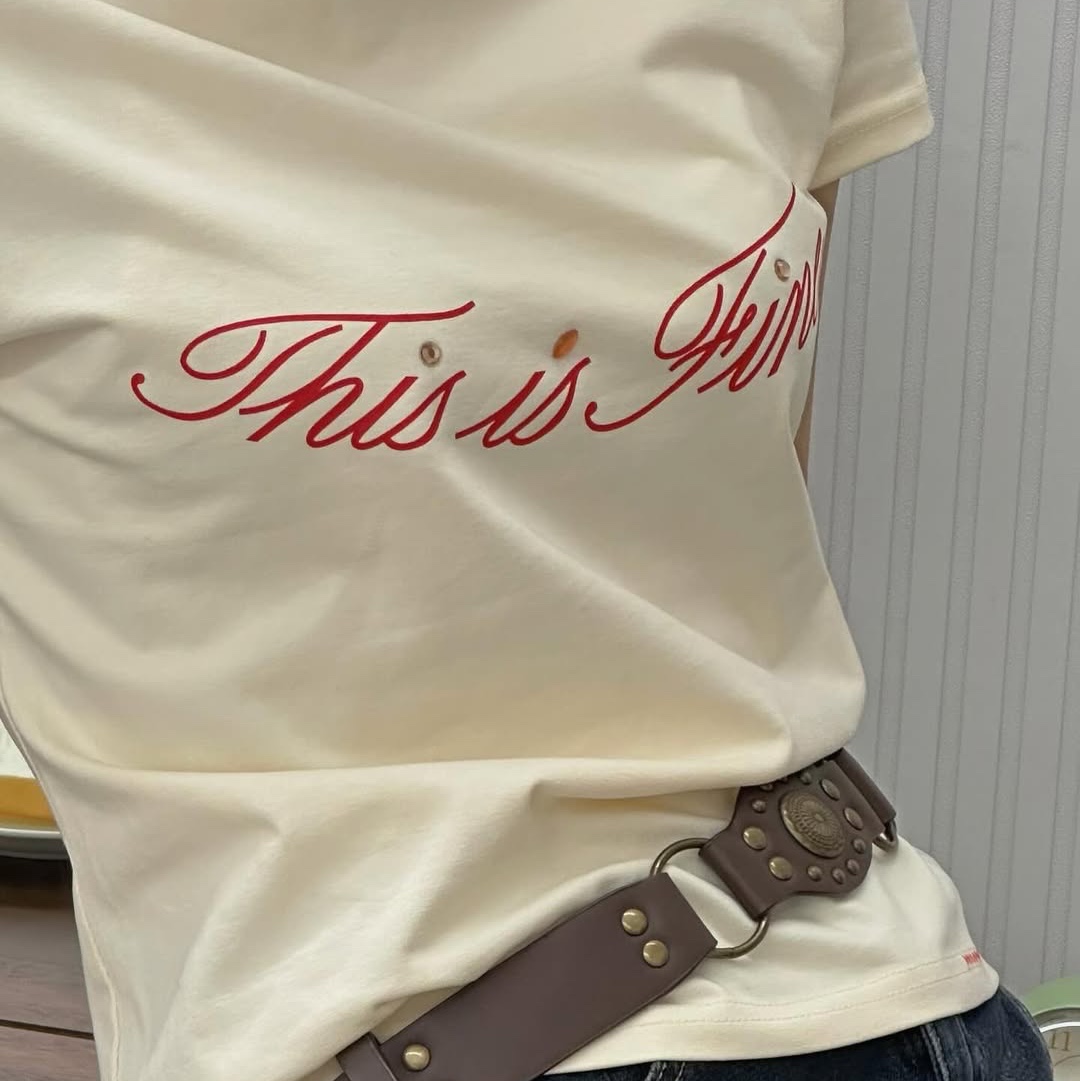 THIS IS FINE Cropped Signature Tee Yellow 착용 스타일 - 5