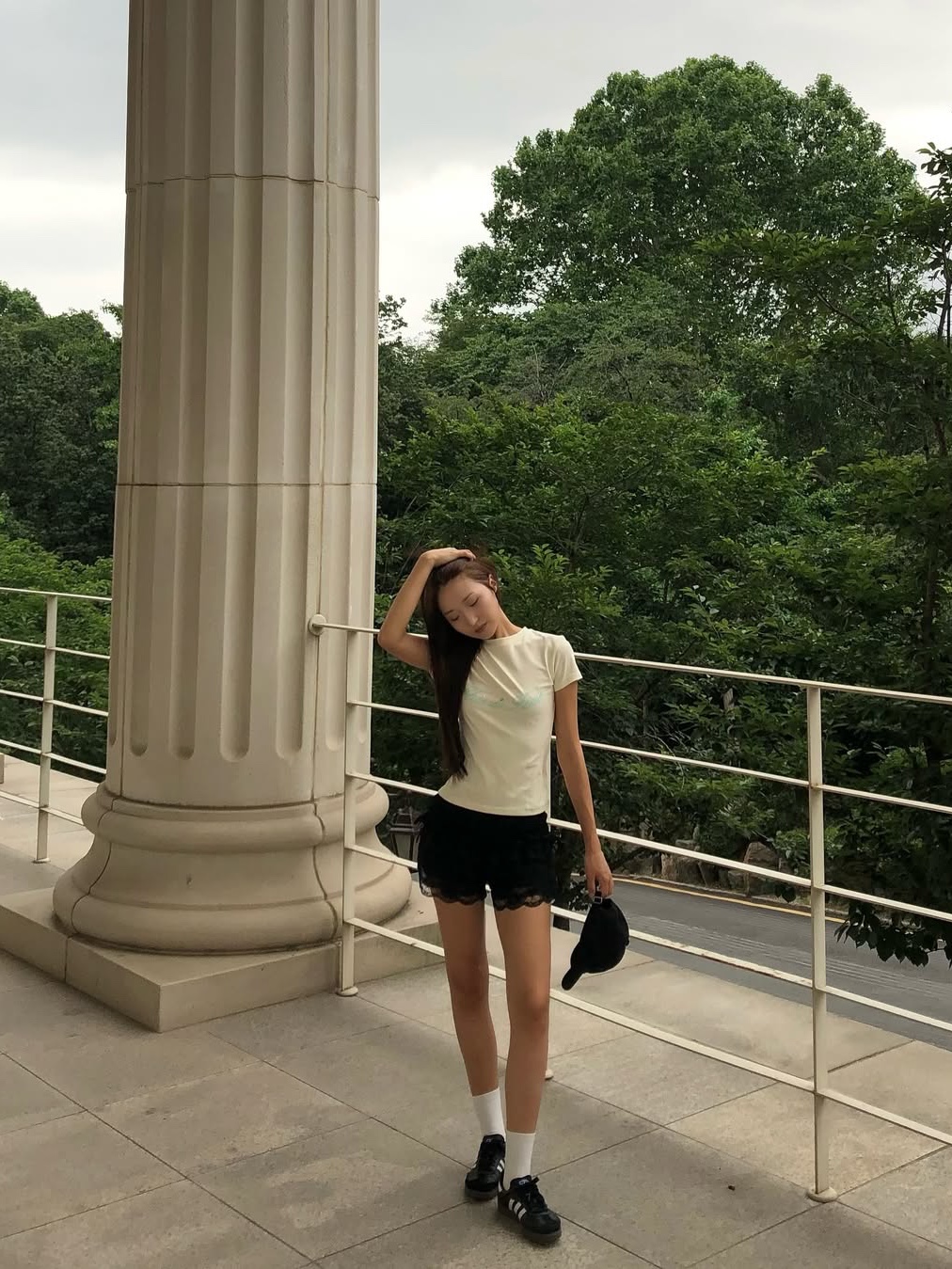 THIS IS FINE Signature Ball Cap Black, THIS IS FINE Cropped Signature Tee Cream 착용 스타일 - 3