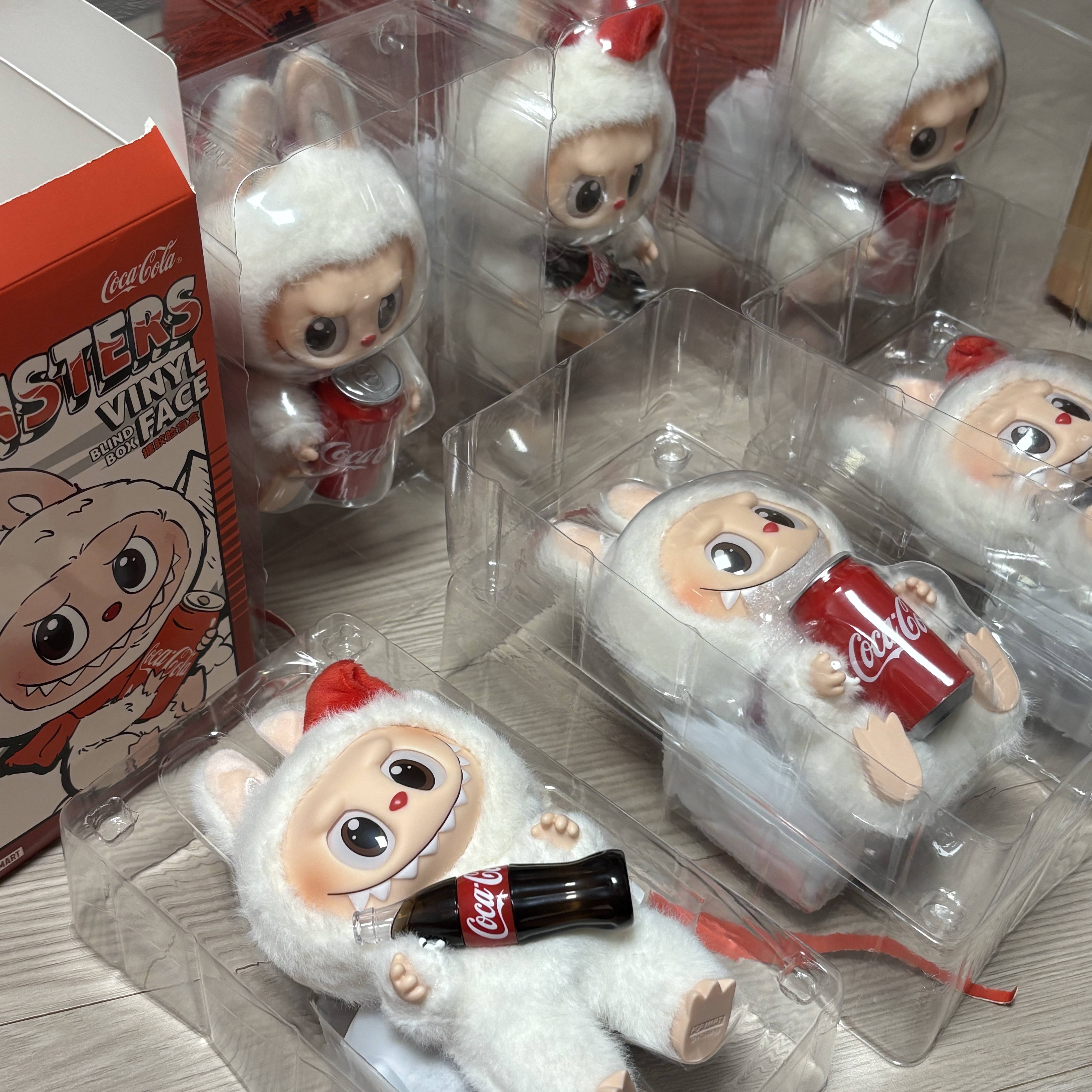 Pop Mart Labubu Coca Cola Series Surprise Shake Keyring (Opened Case), Pop Mart Labubu Coca Cola Series Happy Factor Keyring (Opened Case) 착용 스타일 - 3