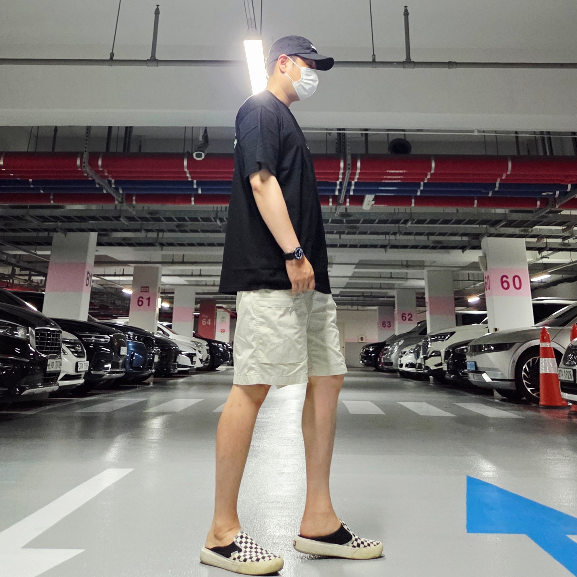 Supreme Washed Chino Twill Camp Cap Black, Vans Checkerboard Comfycush One Black 착용 스타일 - 3