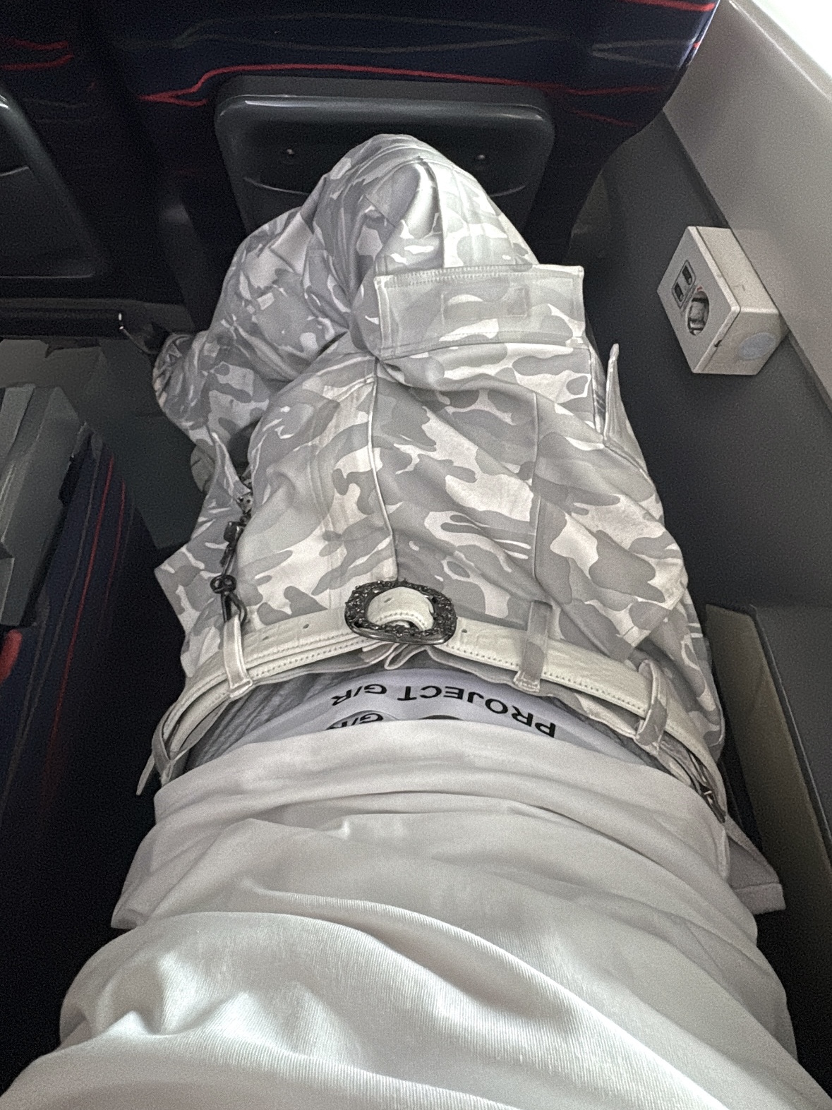 Farfromwhat Far Camo Cargo Pants White 착용 스타일 - 2