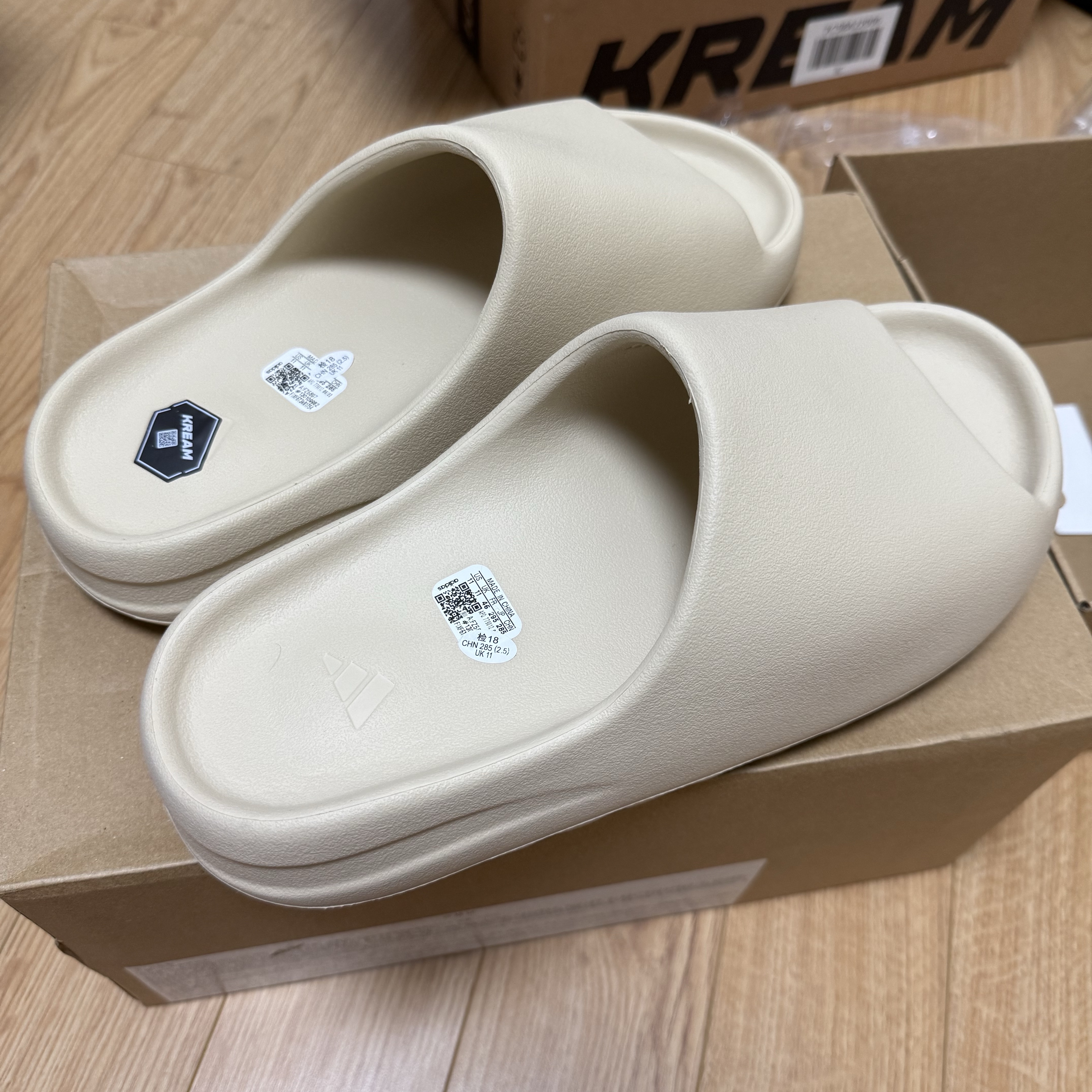 Adidas Yeezy Slide Bone 2022/2023 착용 스타일