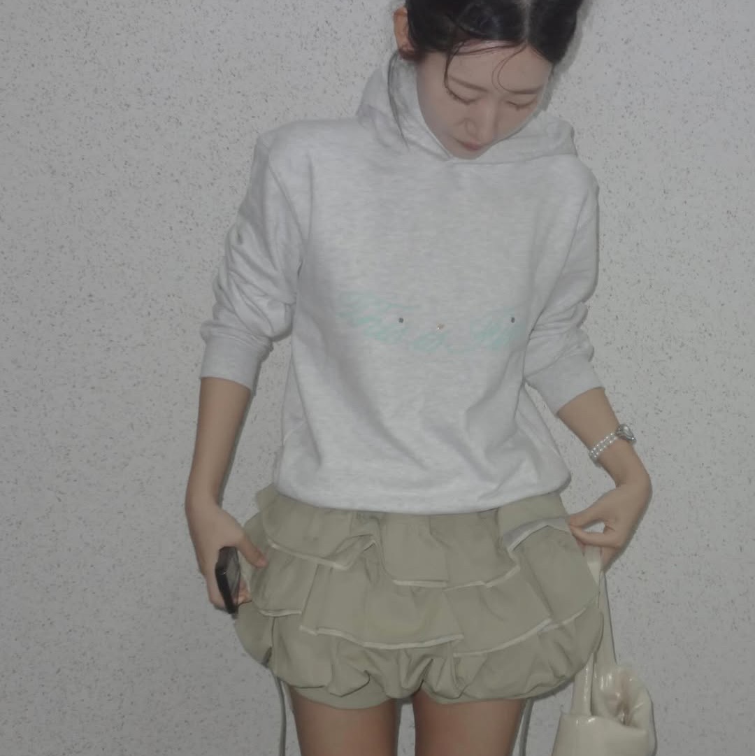 THIS IS FINE Standard Signature Hoodie Gray+TIF Blue 착용 스타일 - 2