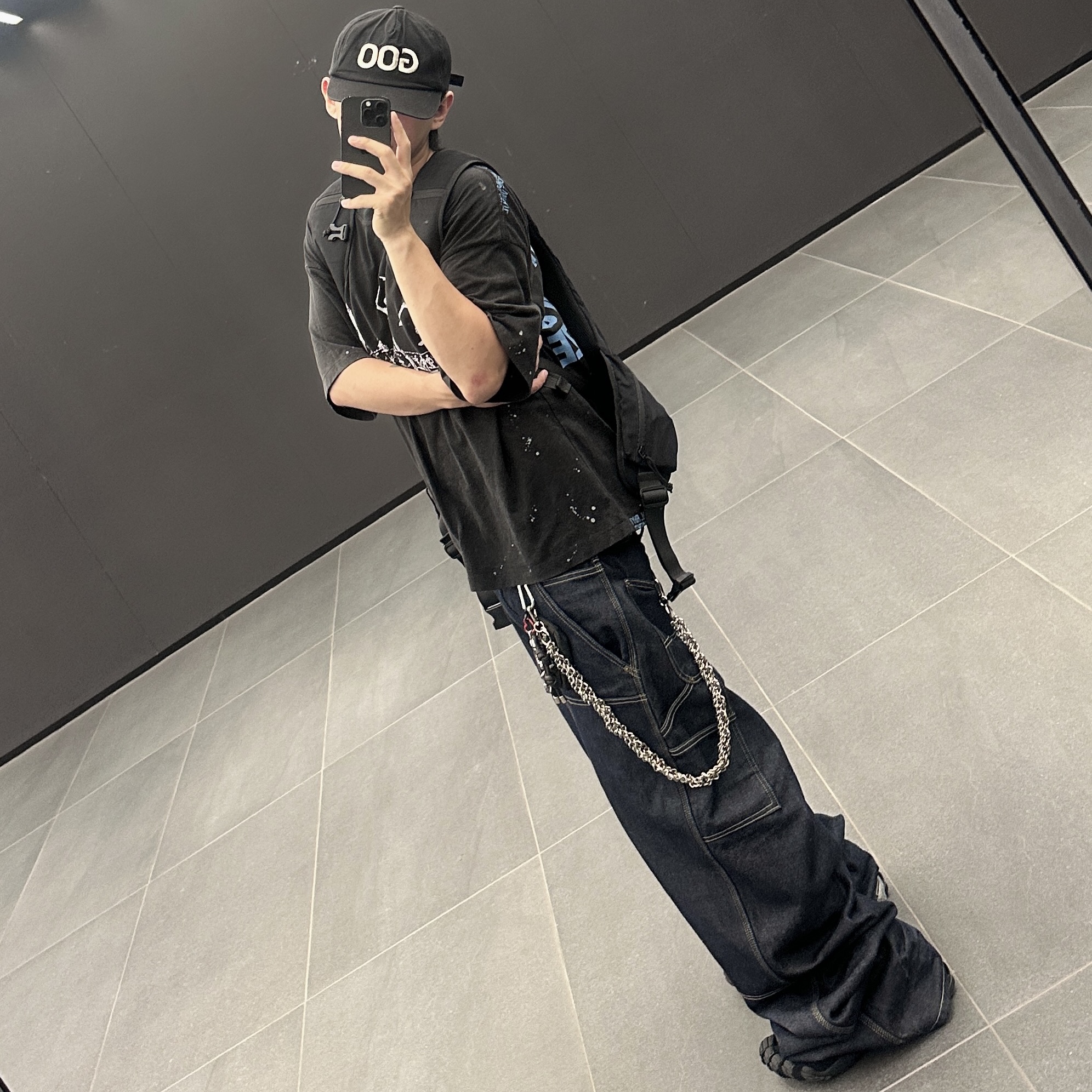 Balenciaga Toe Lace-Up Vibram Sneakers Black, [더블적립]Farfromwhat Far Inside Out T-Shirts Black 착용 스타일 - 1