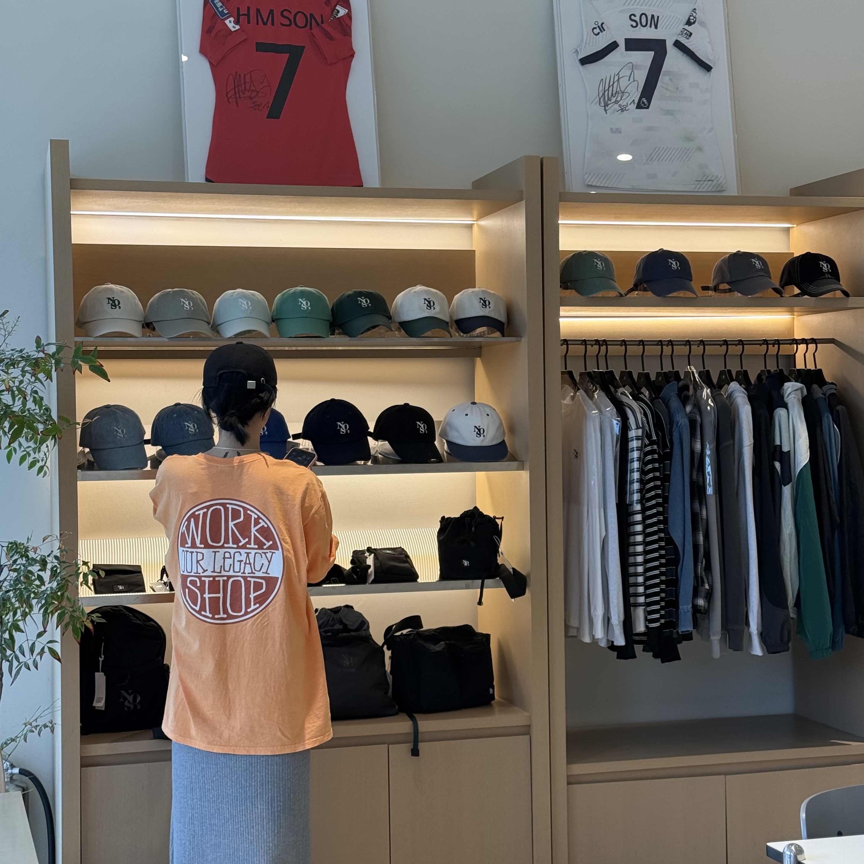 Stussy x Our Legacy Work Shop Dot Pigment Dyed T-Shirt Apricot 착용 스타일