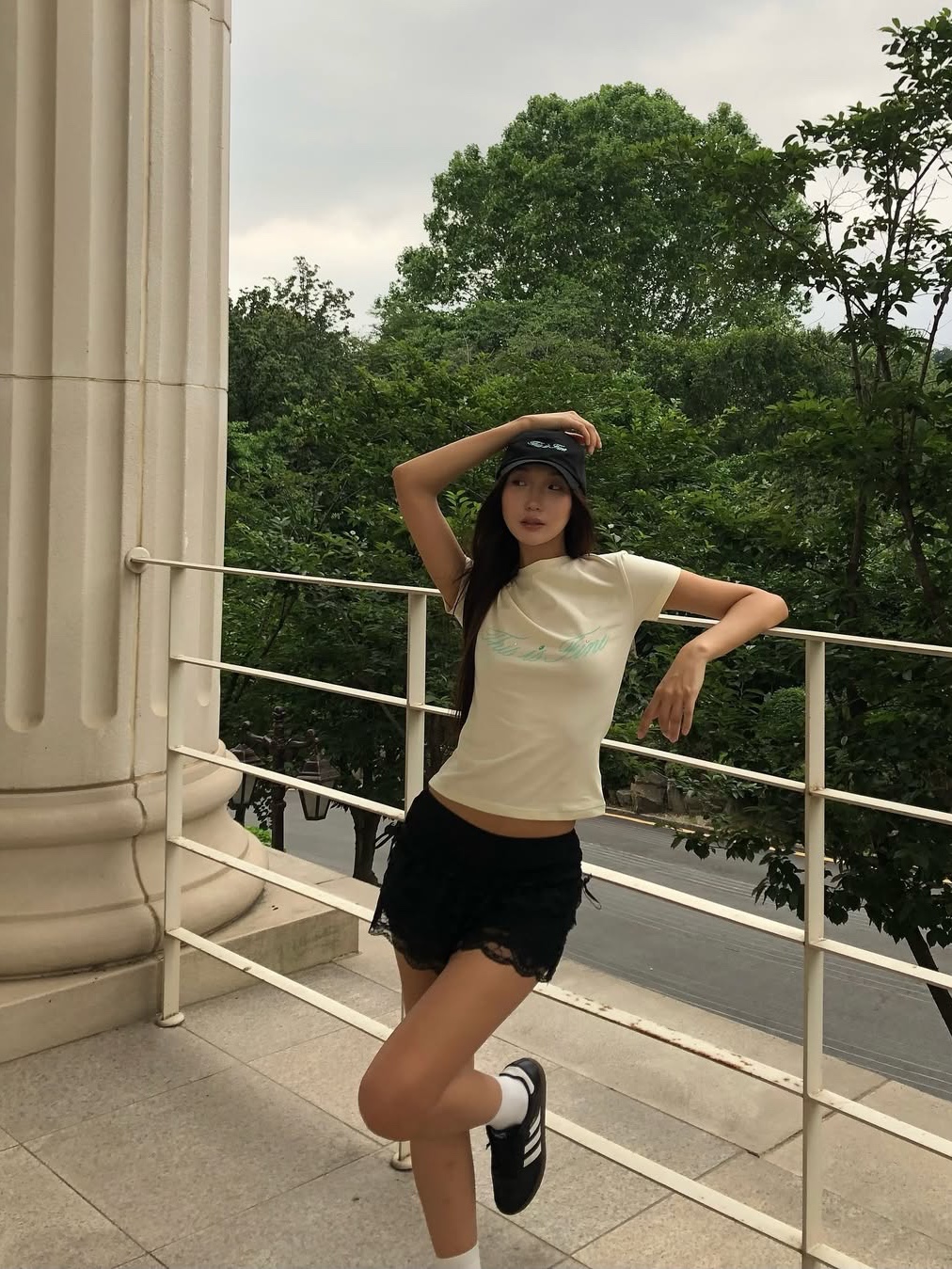 THIS IS FINE Signature Ball Cap Black, THIS IS FINE Cropped Signature Tee Cream 착용 스타일 - 4