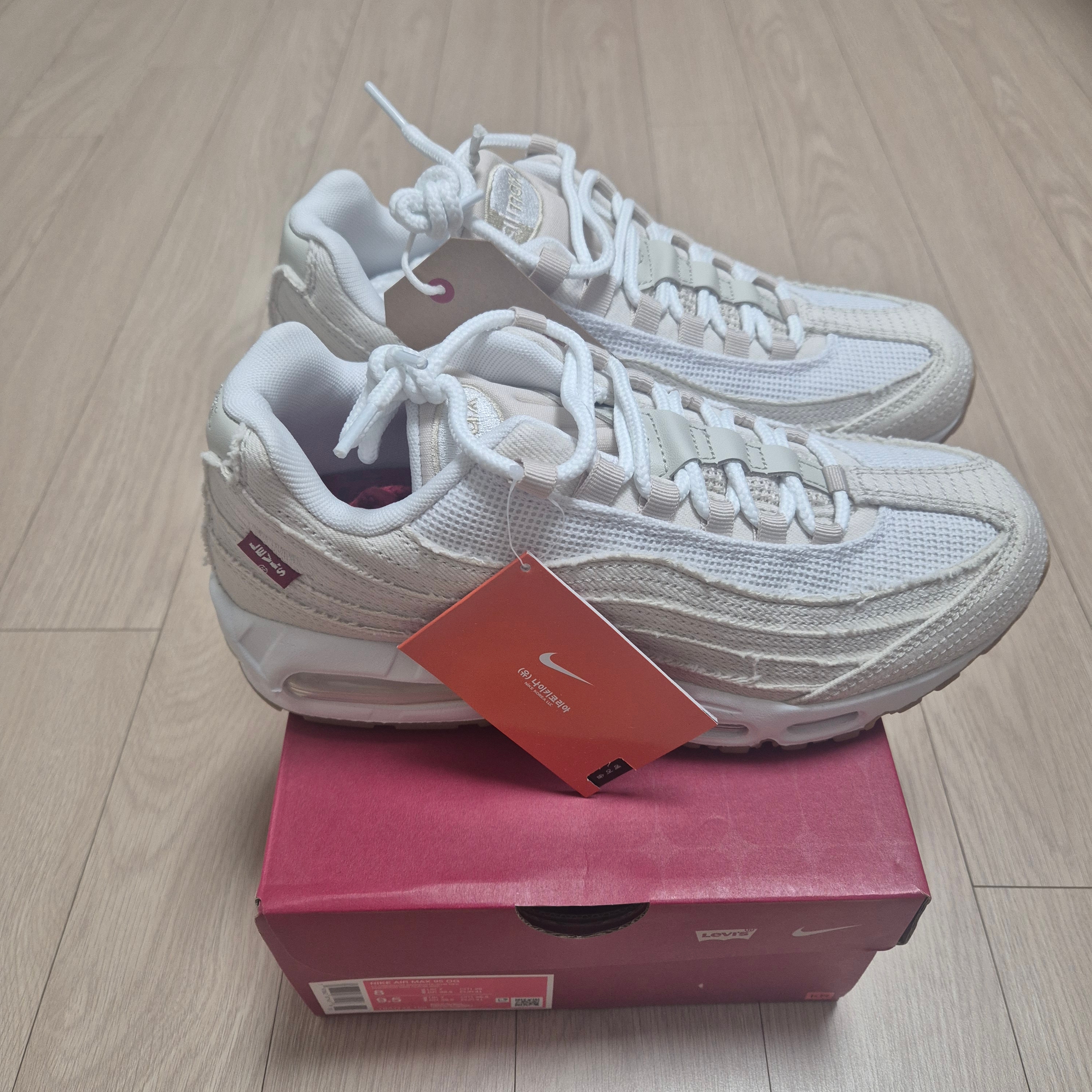 Nike x Levi's Air Max 95 White and Ecru 착용 스타일 - 2