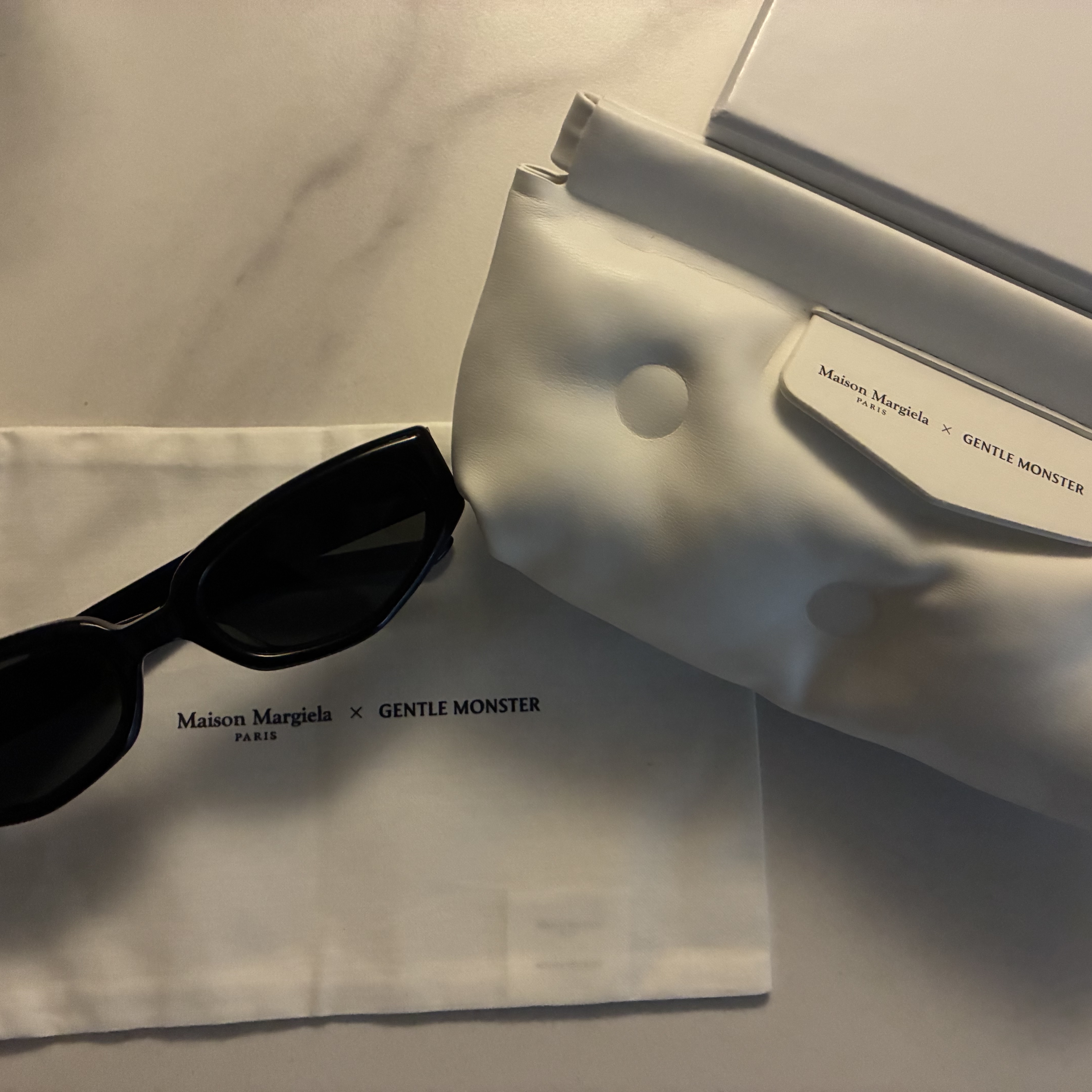 Gentle Monster x Maison Margiela MM205 Black Gray 착용 스타일