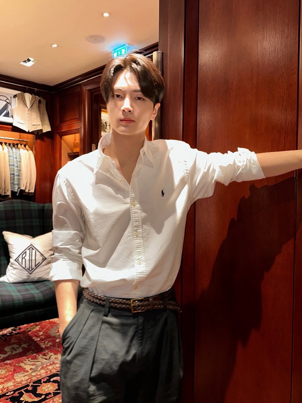 [30% 적립] Polo Ralph Lauren Classic Fit Garment Dyed Oxford Shirt White 착용 스타일 - 2