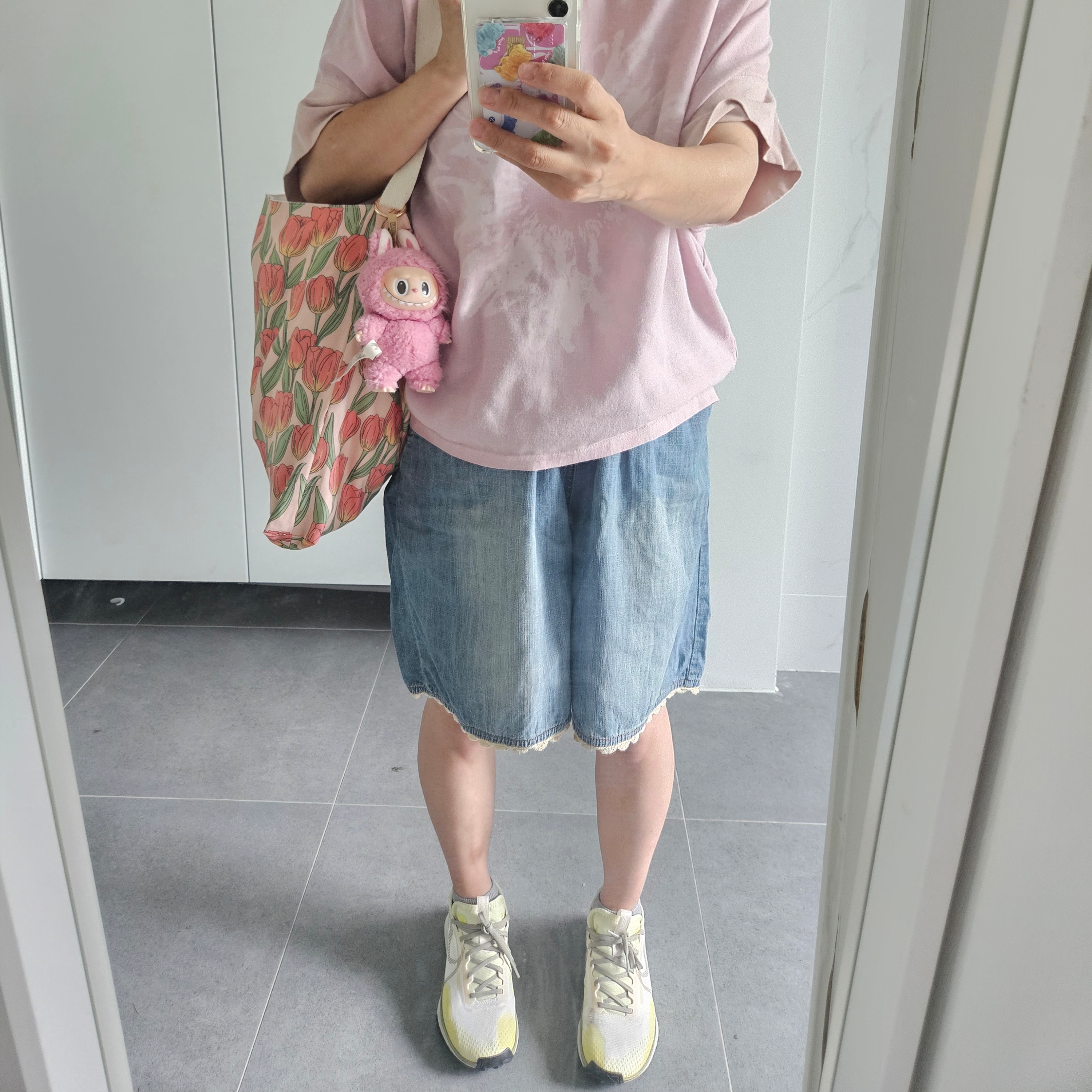 Pop Mart Labubu The Monsters Labubu Tasty Macarons Series Lyche Berry Keyring, (W) Nike React Pegasus Trail 4 Gore-Tex Pale Ivory Luminous Green 착용 스타일 - 2