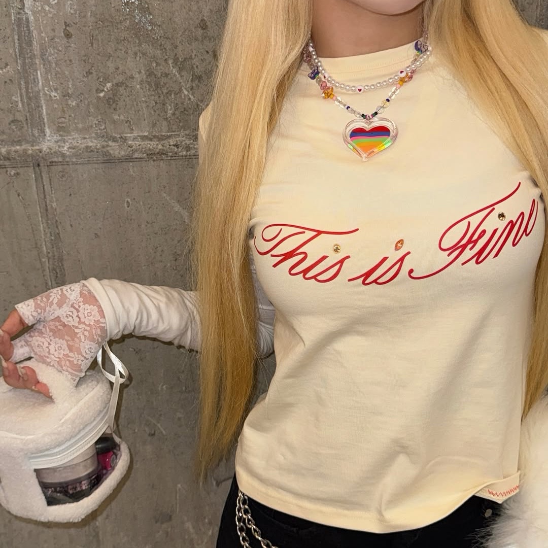THIS IS FINE Cropped Signature Tee Yellow 착용 스타일 - 3