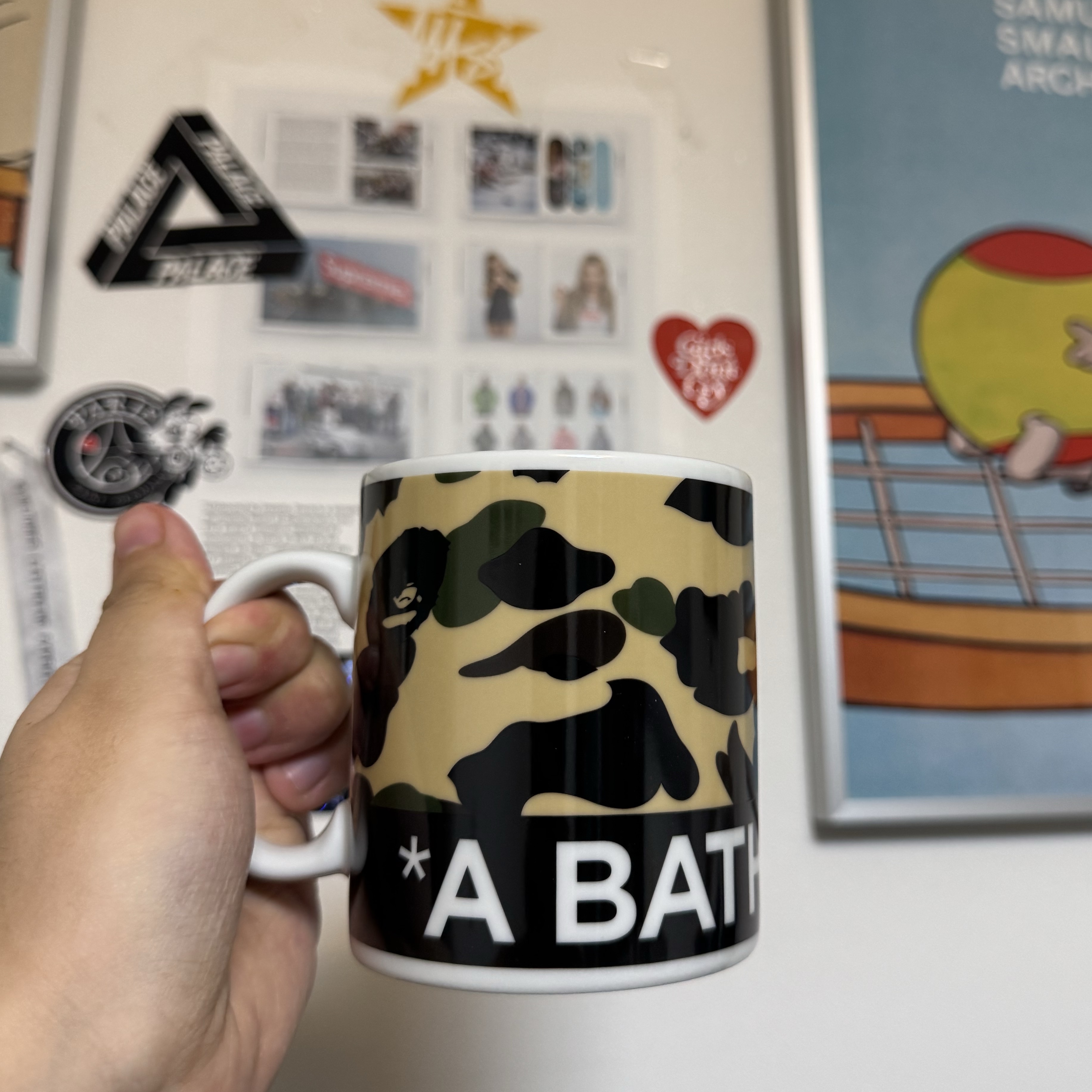 BAPE 1st Camo Potty Mug Yellow 착용 스타일