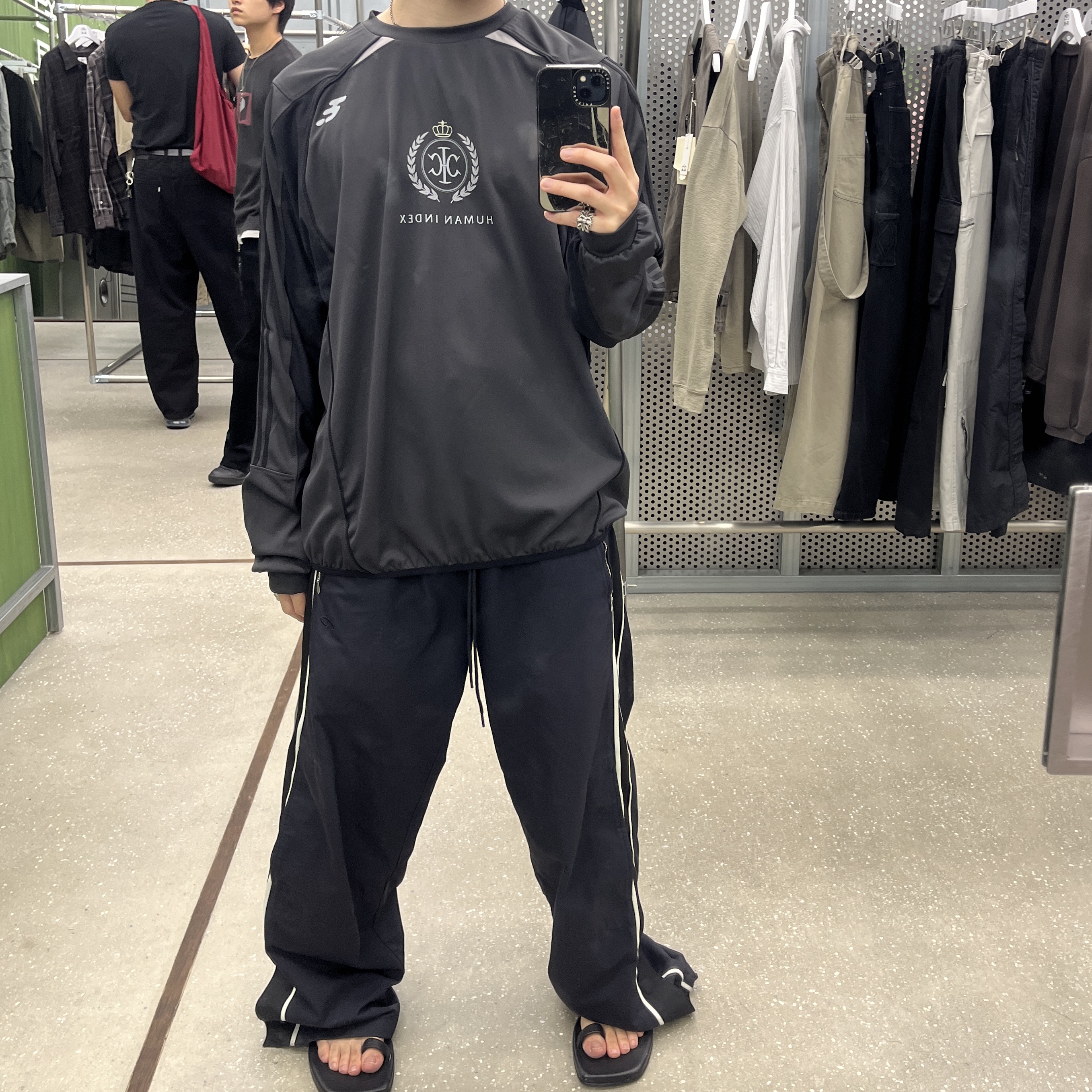 [프리오더] Polyteru Ring Sandal 3.0 Black (Brown Sole), Polyteru 1011 Nylon Track Pants Dark Navy - 24SS 착용 스타일