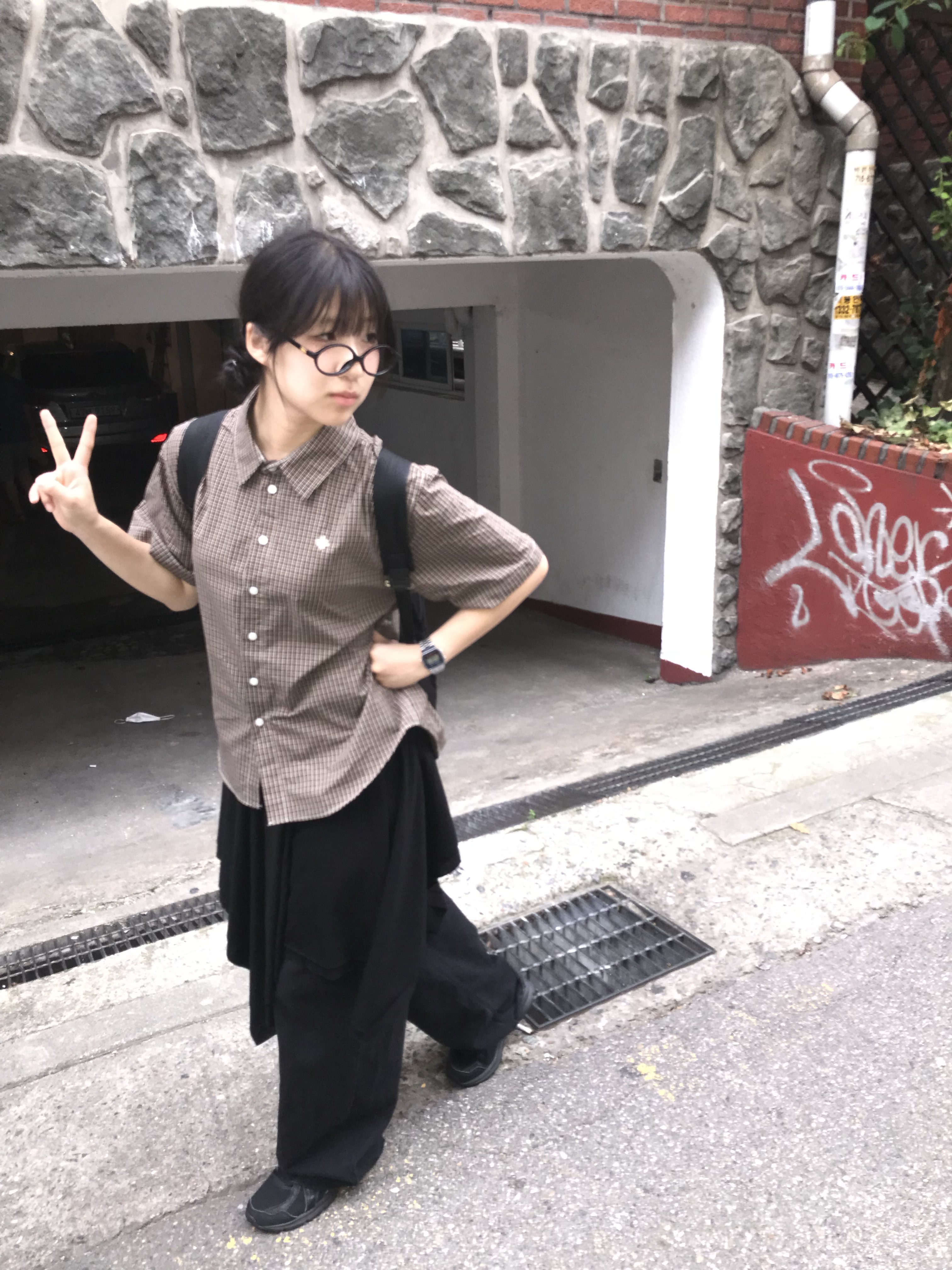 SLOW RECORD HOUSE Logo Check Short Sleeve Shirt Brown 착용 스타일 - 2