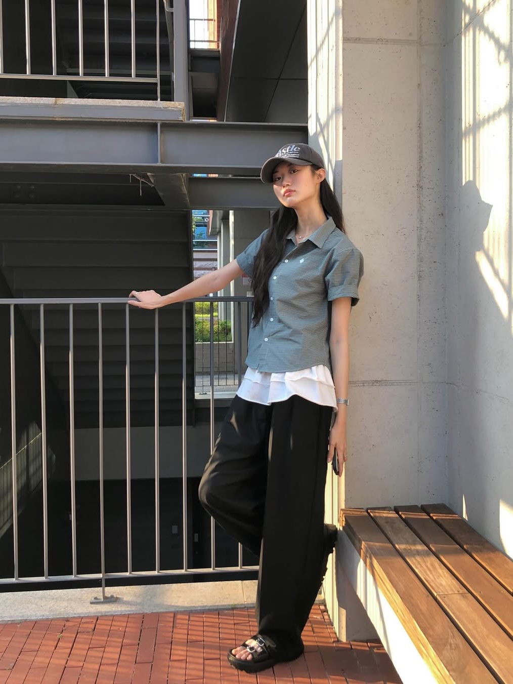 SLOW RECORD HOUSE Logo Check Short Sleeve Shirt Blue 착용 스타일 - 2