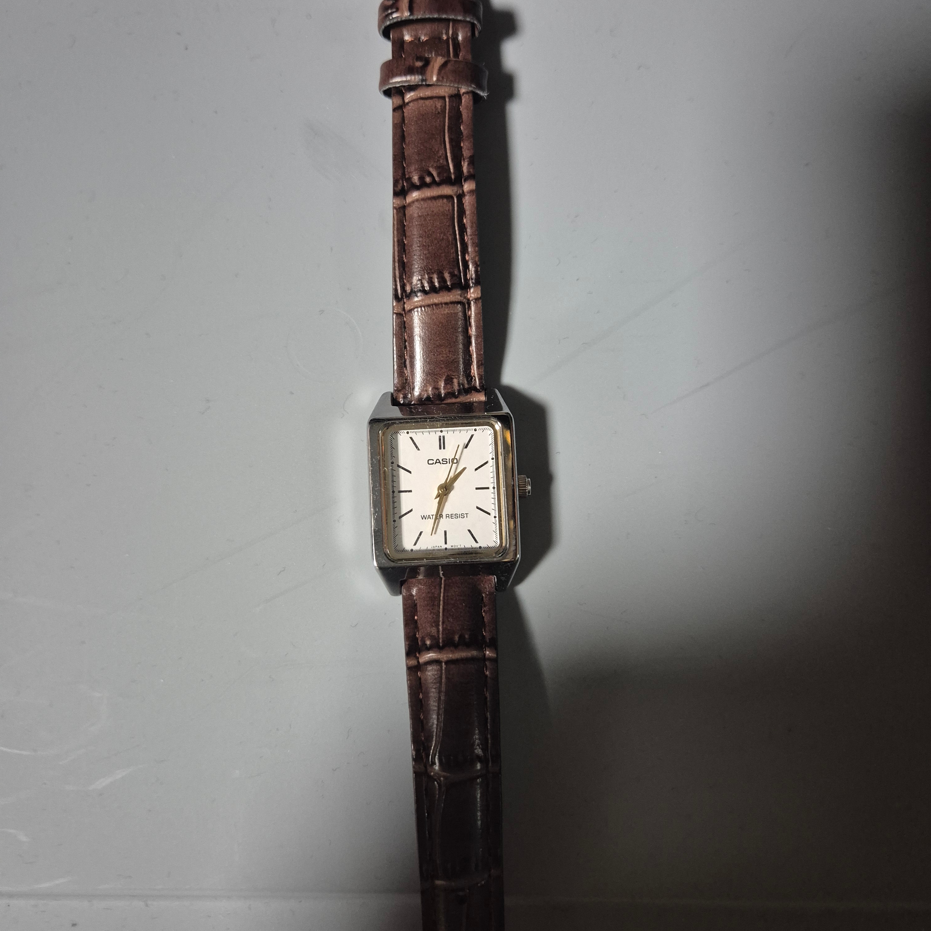 Casio LTP-V007L-7E2 착용 스타일