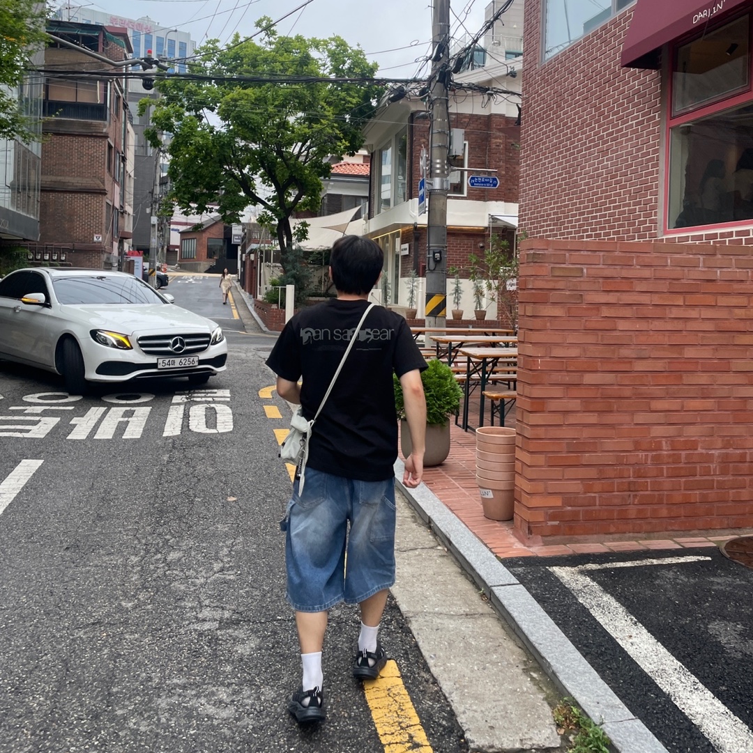 Hoka Hopara Black Castle Rock, Sansan Gear Logo T-Shirt Black - 25SS 착용 스타일 - 2