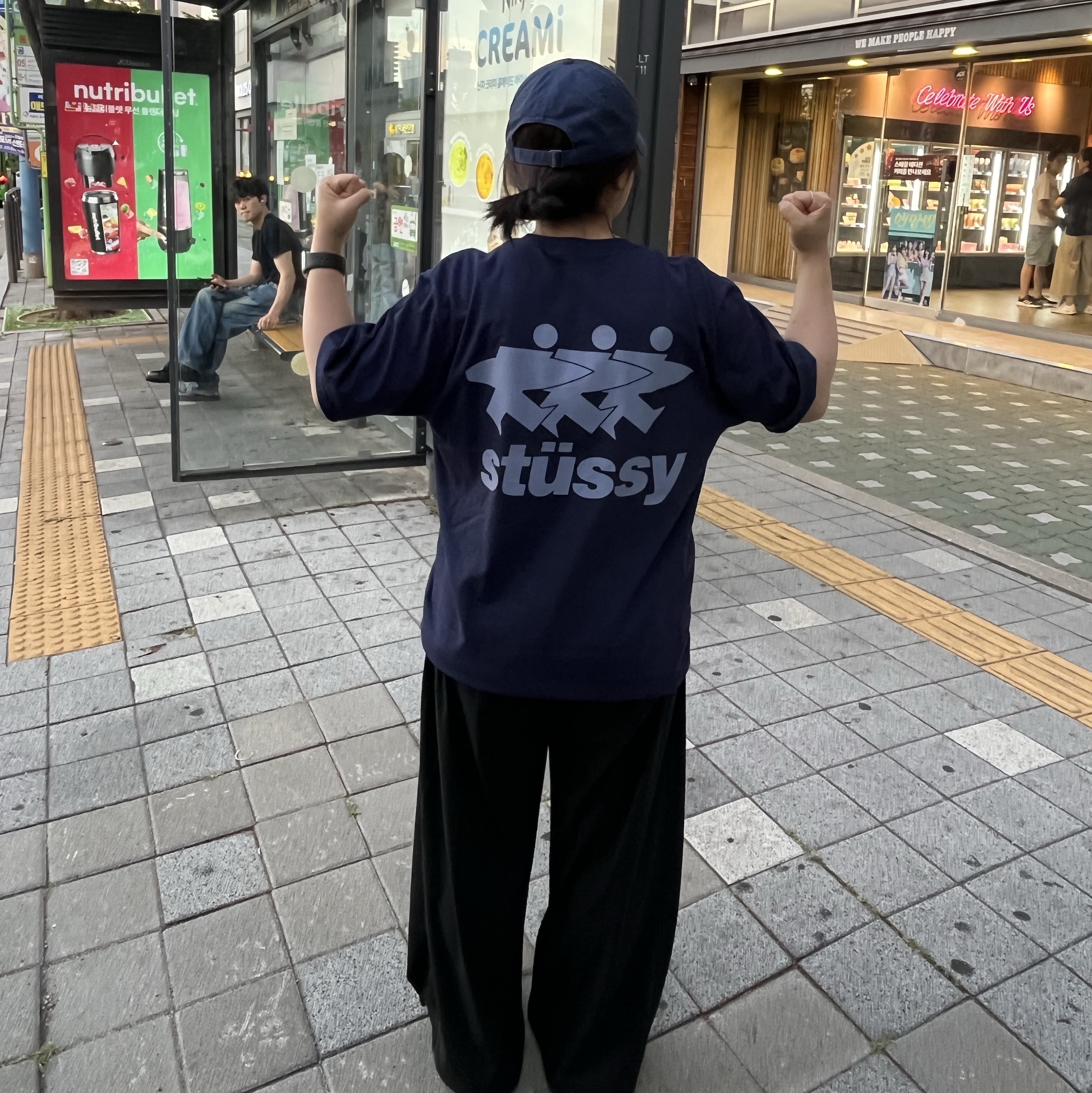 Stussy Surfwalk T-Shirt Navy 착용 스타일 - 2