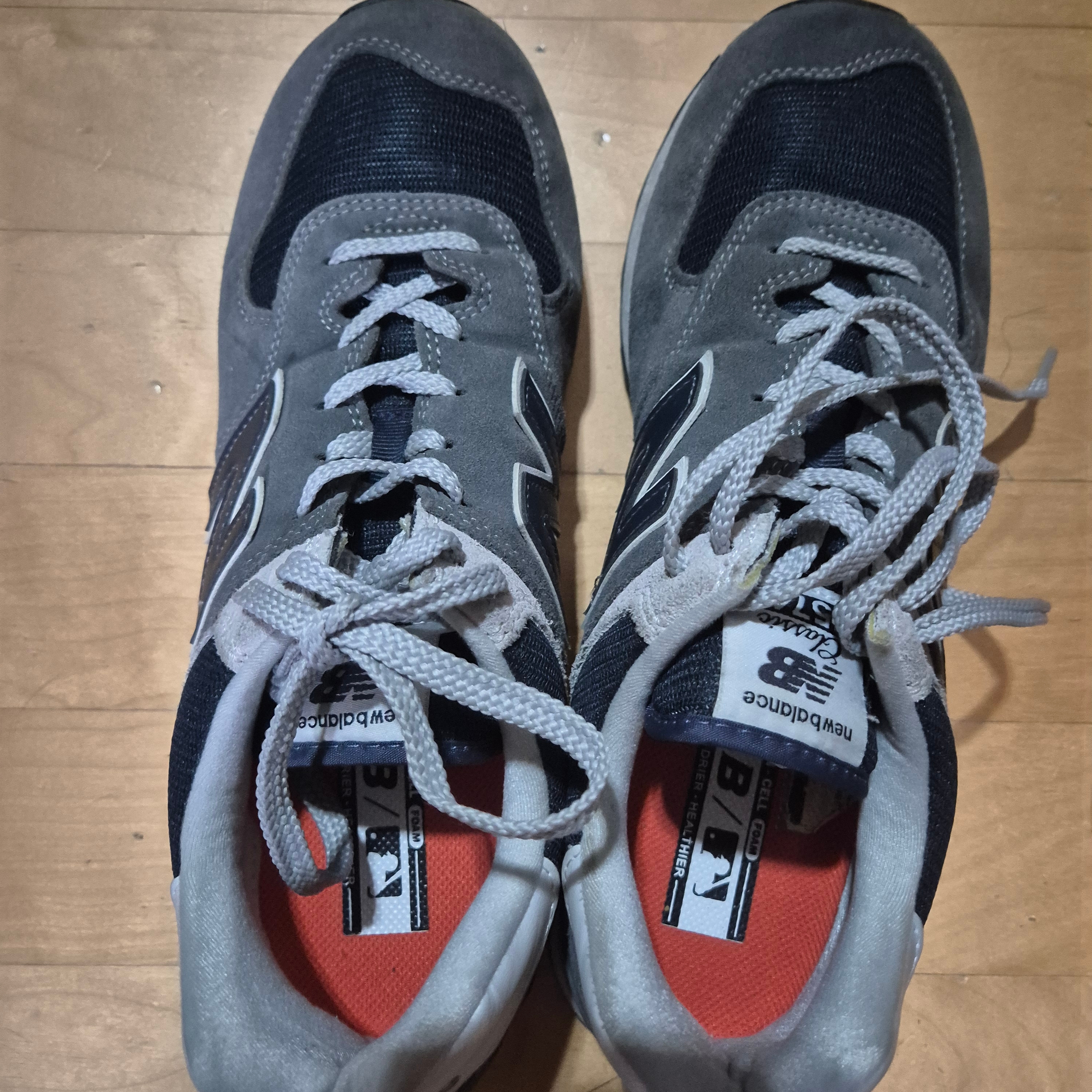 New Balance 574 Grey Navy 착용 스타일