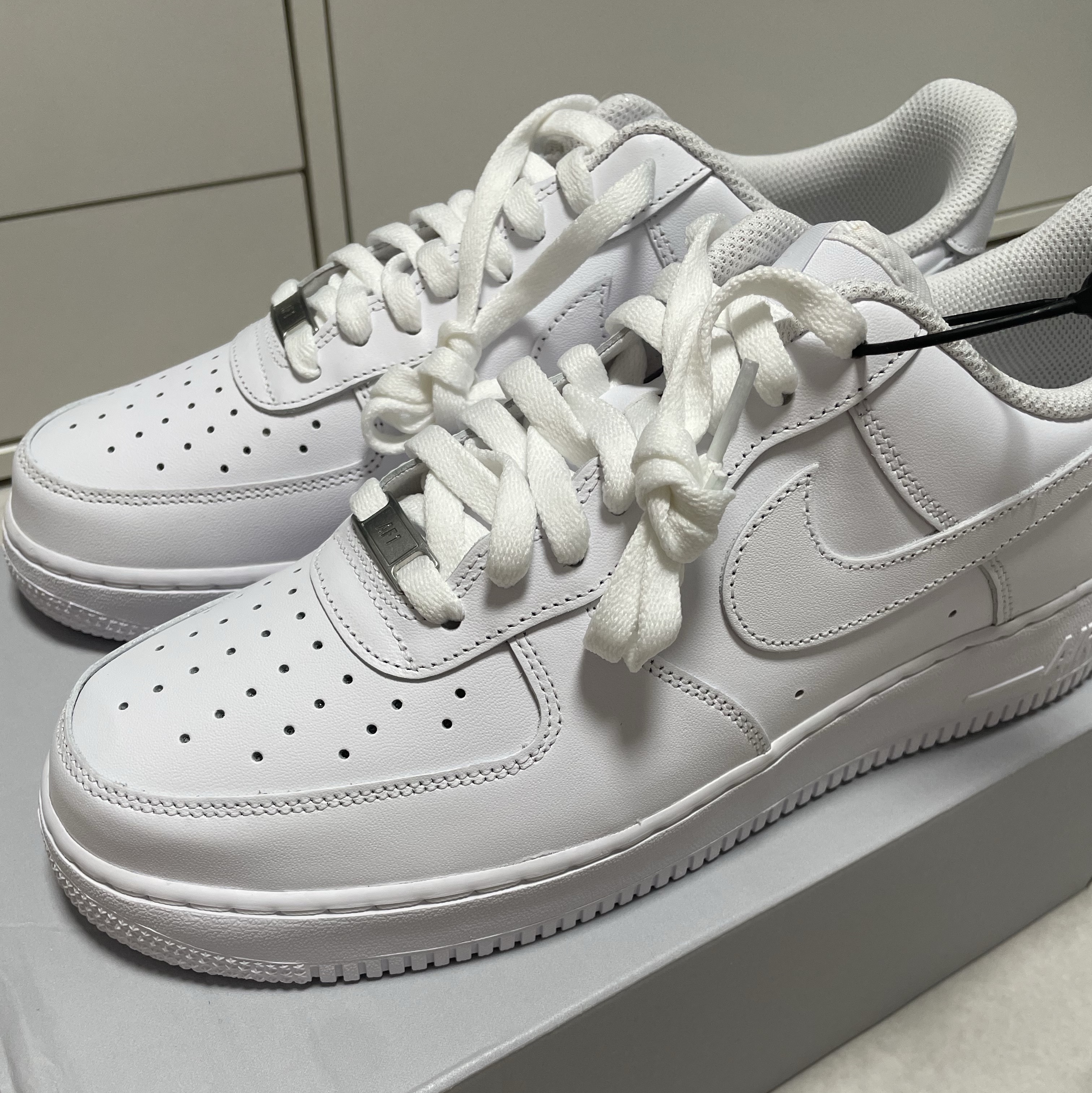 Nike Air Force 1 '07 Low White 착용 스타일 - 2