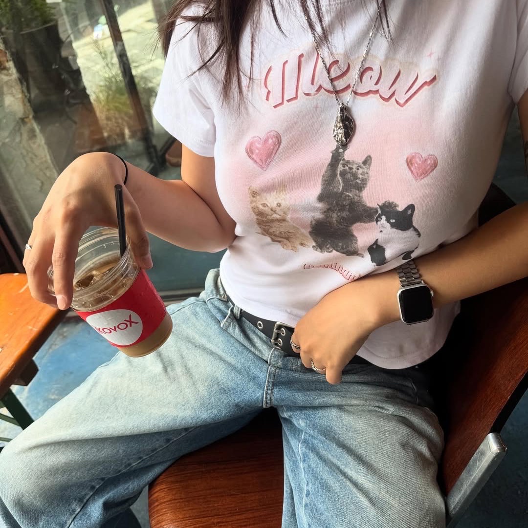 Dominant Cat World2 Crop Tee White 착용 스타일 - 4