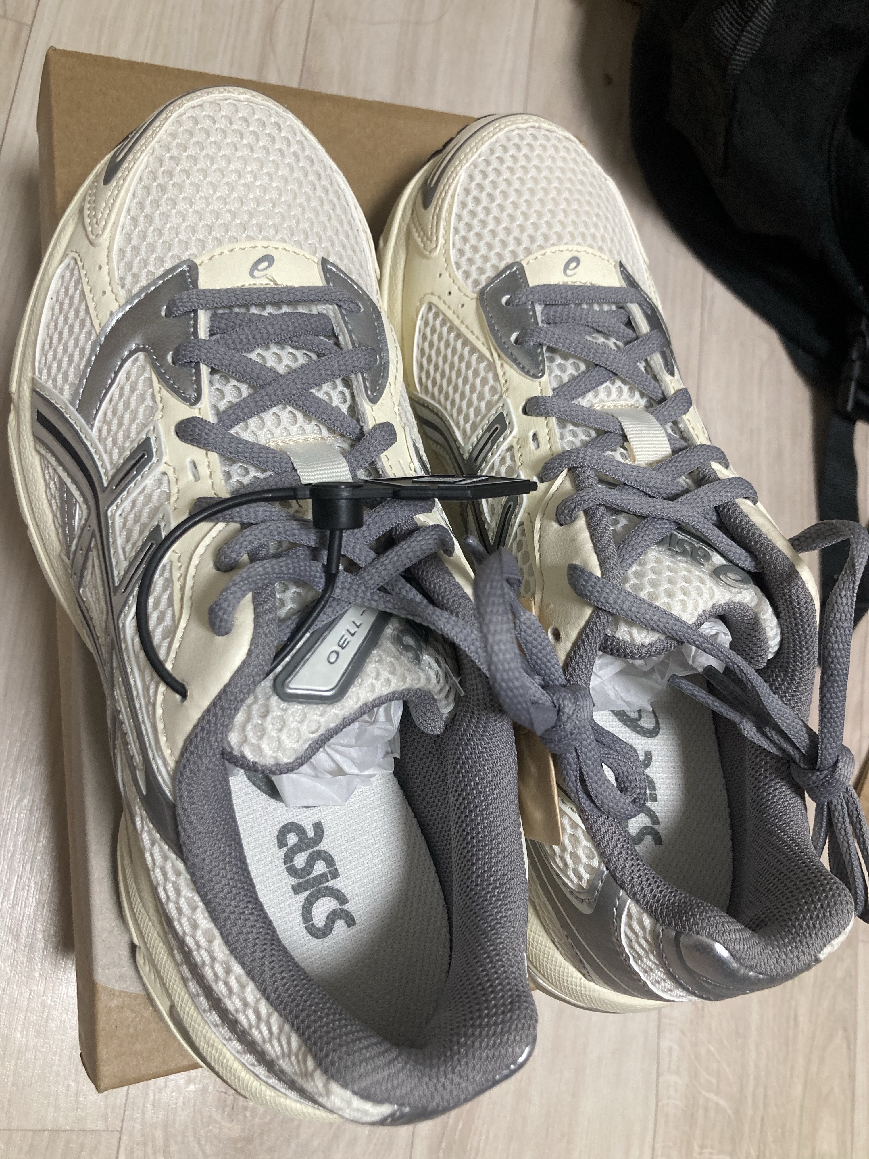 (W) Asics Gel-1130 Cream Clay Grey 착용 스타일 - 2
