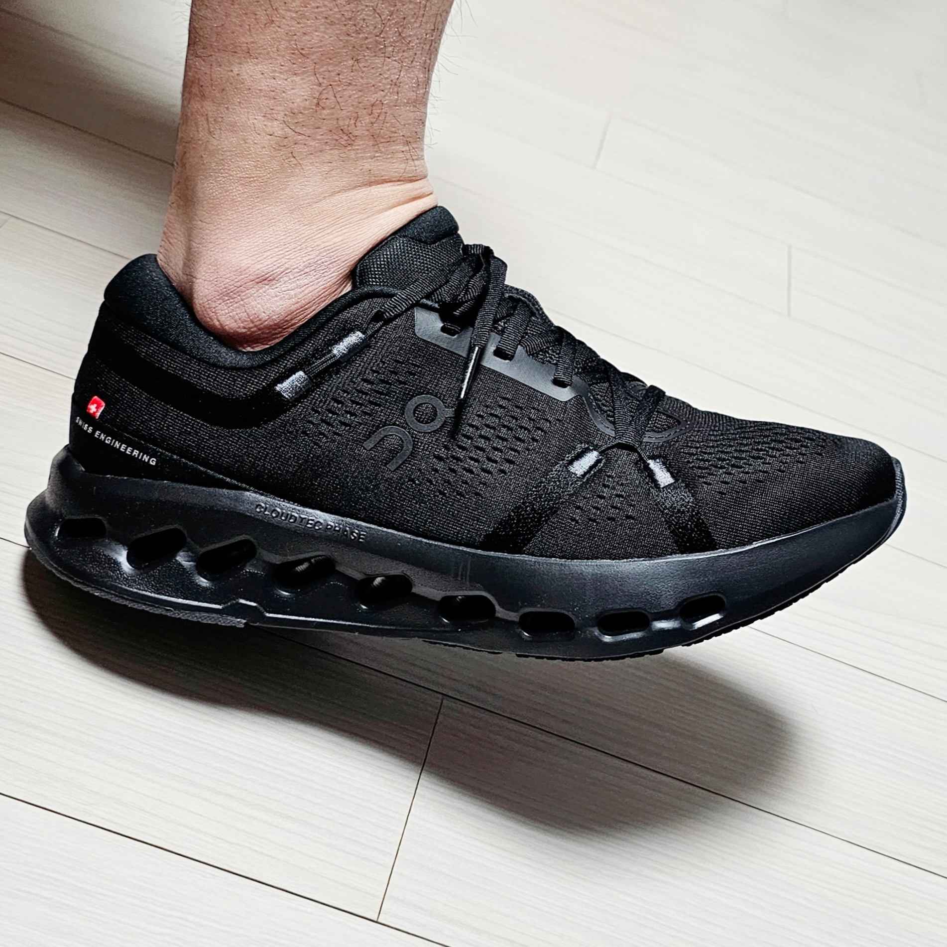 On Running Cloudsurfer 2 Black 착용 스타일