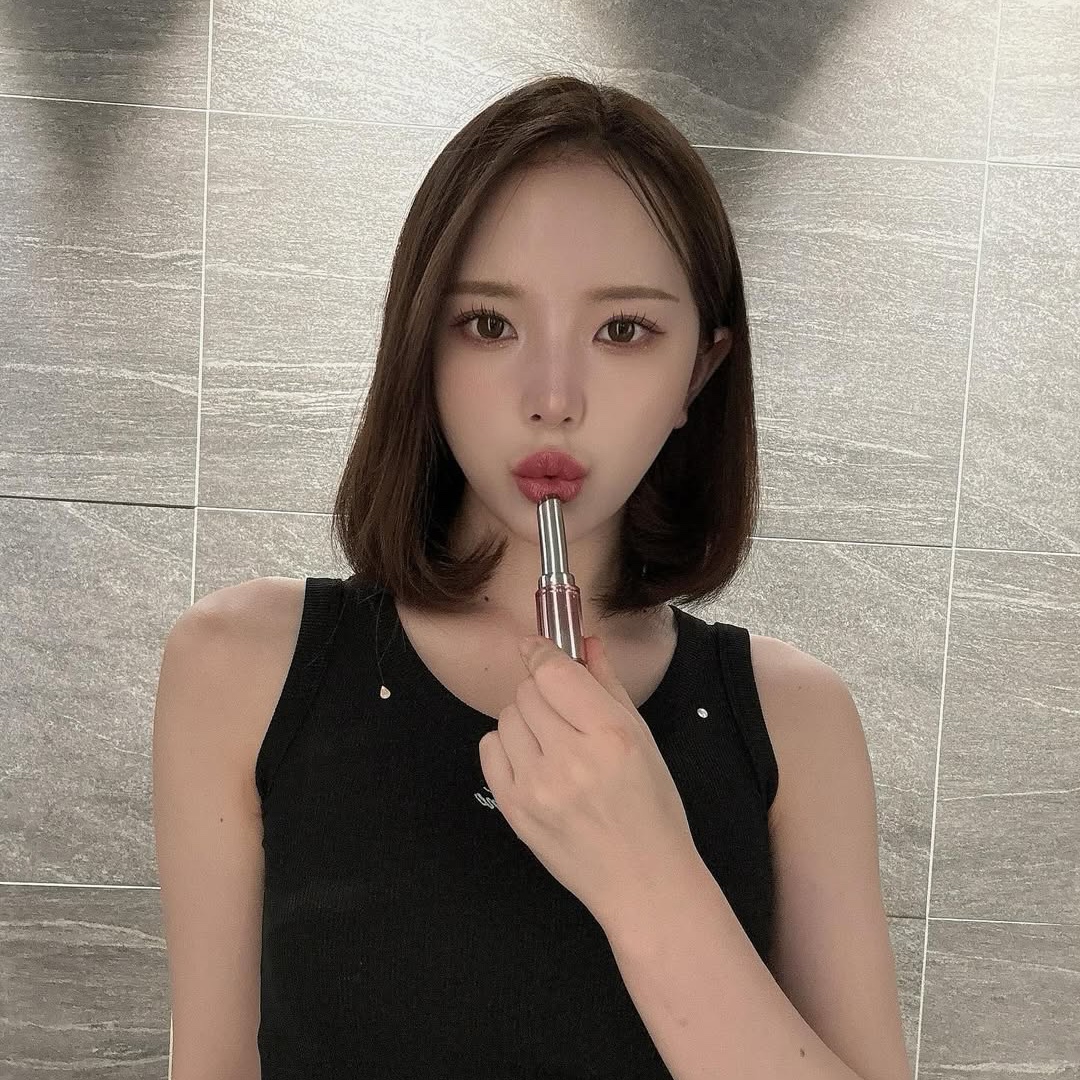 THIS IS FINE Ribbed Sleeveless Top Black 착용 스타일 - 2