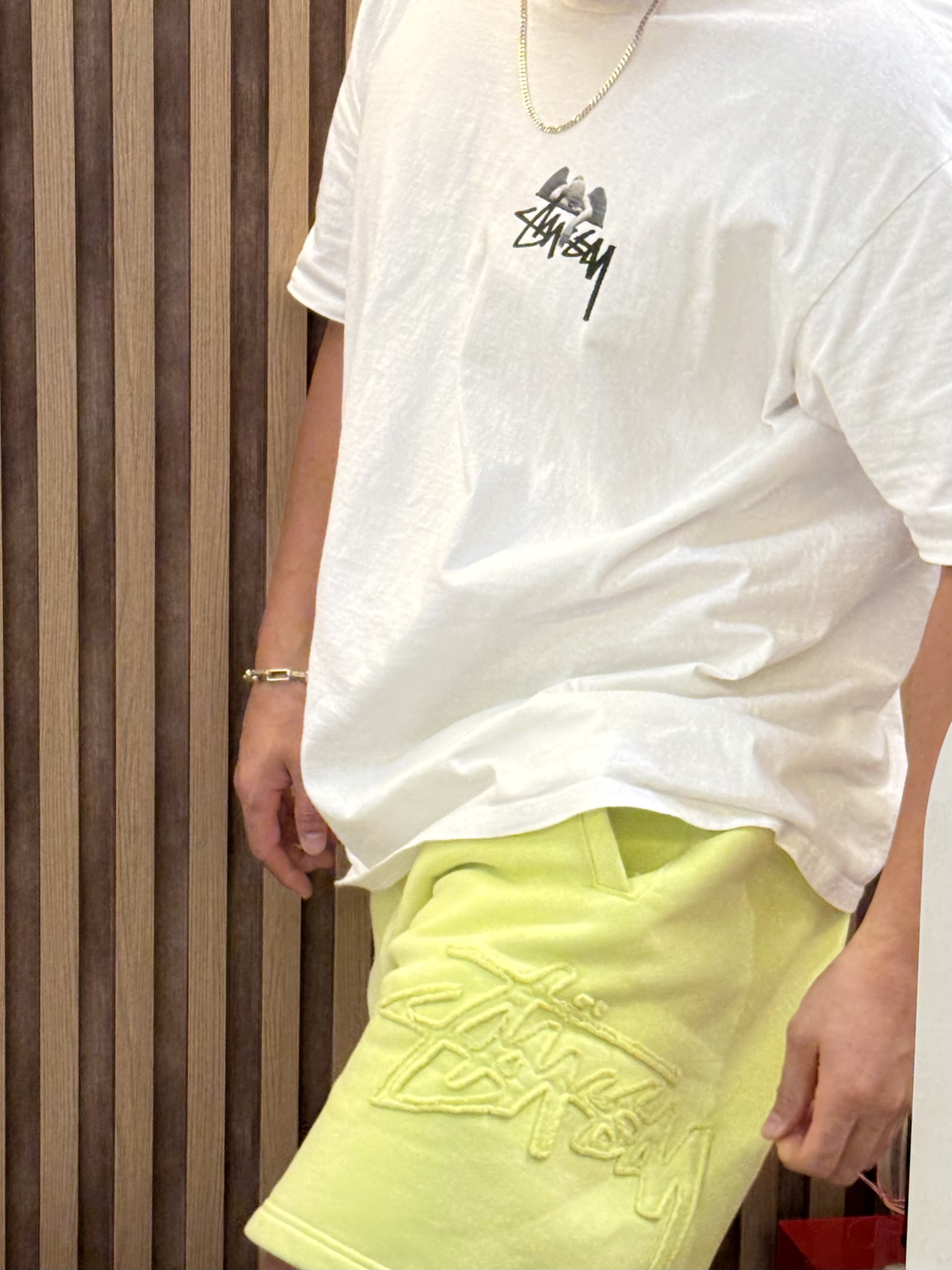 Stussy Tonal Applique Fleece Shorts Lime, Stussy Angel T-Shirt White 착용 스타일