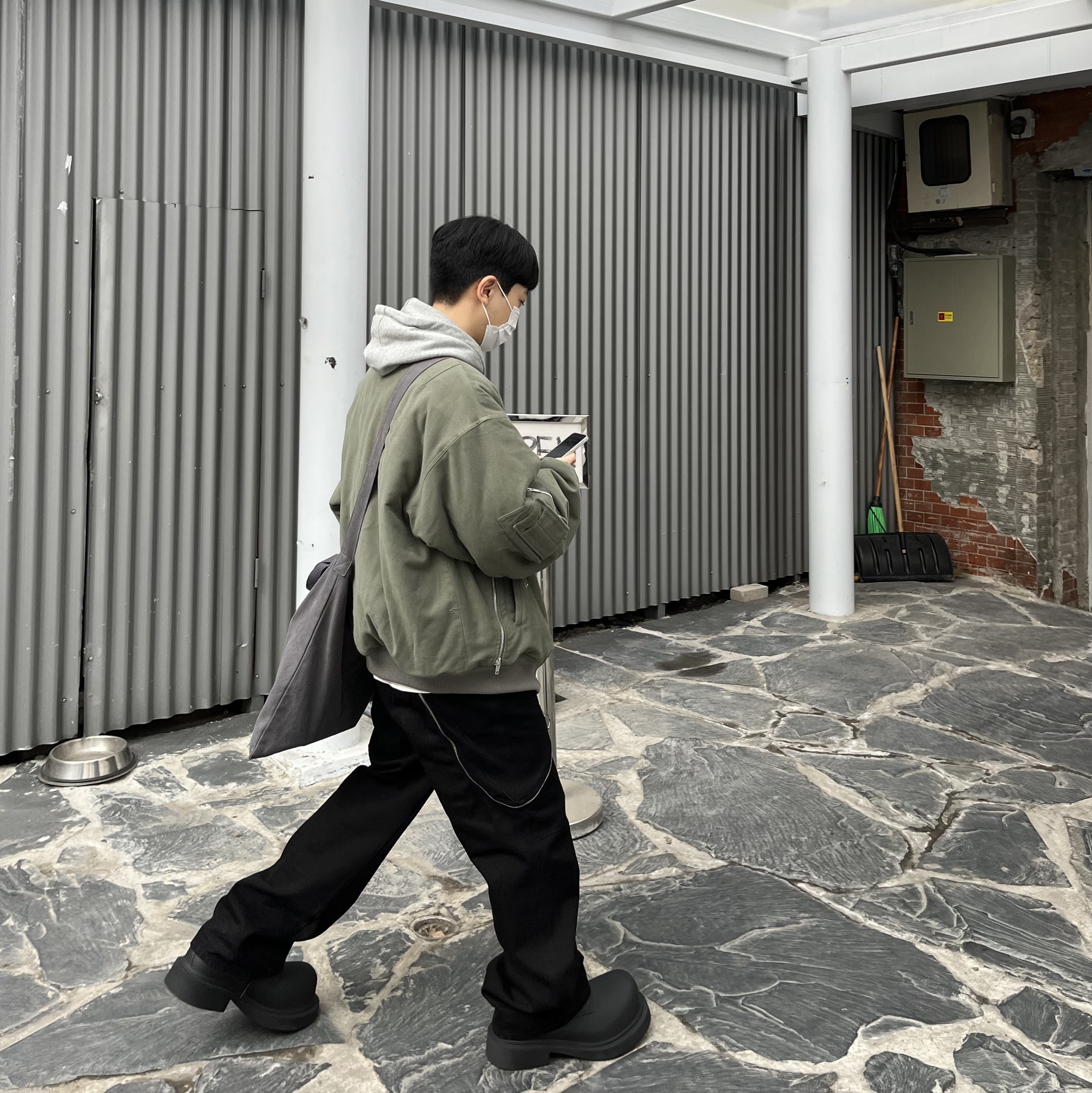 Farfromwhat Far Moleskin Front Zipper Bomber Olive, Balenciaga Steroid Derby Black 착용 스타일