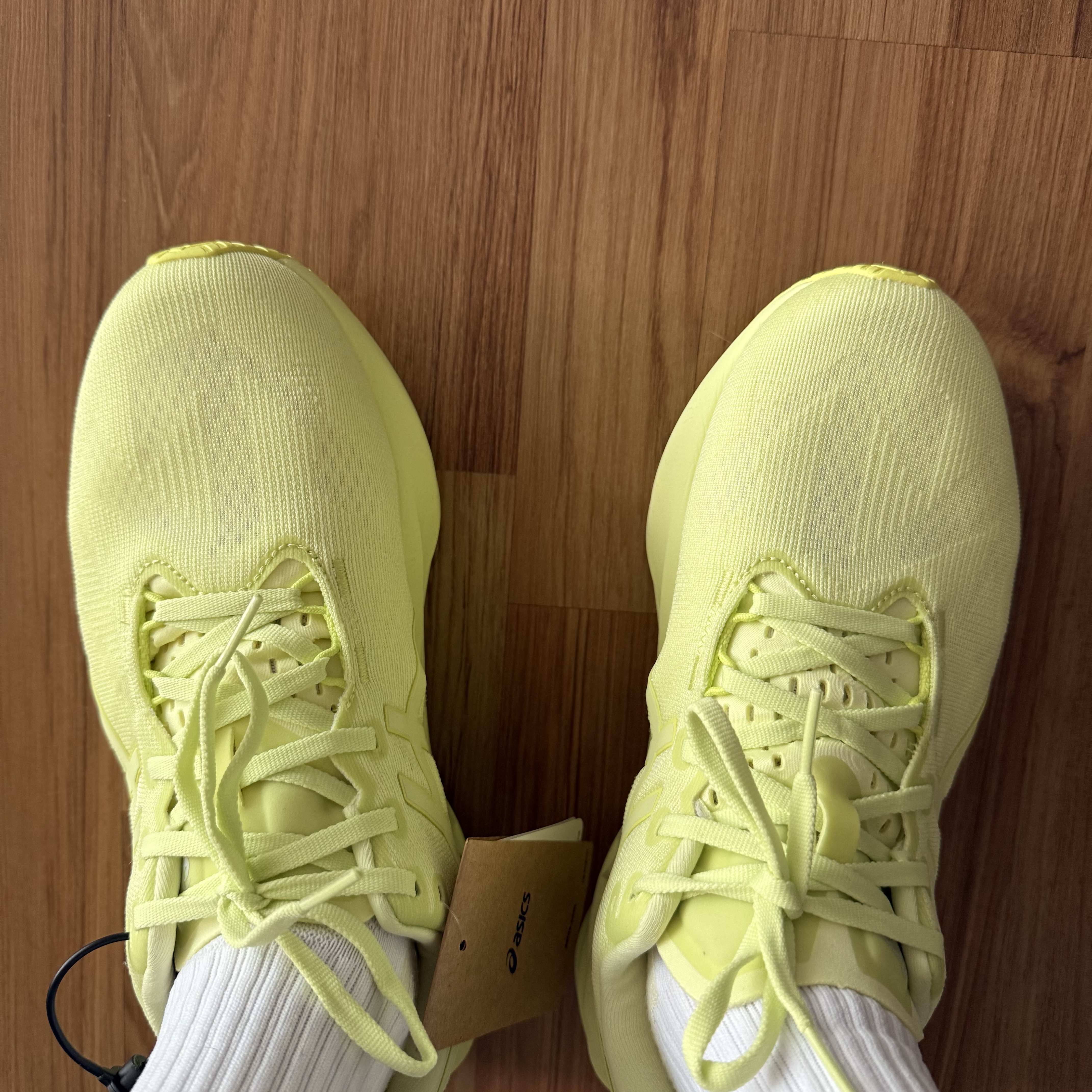 Asics Novablast 5 Lite Show Huddle Yellow 착용 스타일