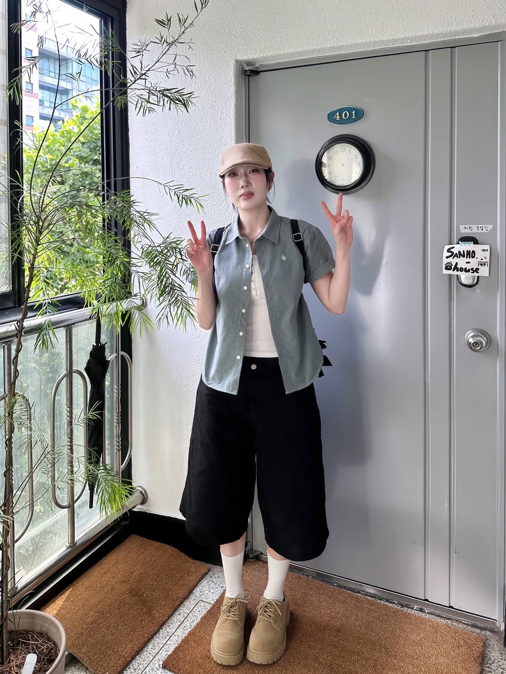 SLOW RECORD HOUSE Logo Check Short Sleeve Shirt Blue 착용 스타일 - 5