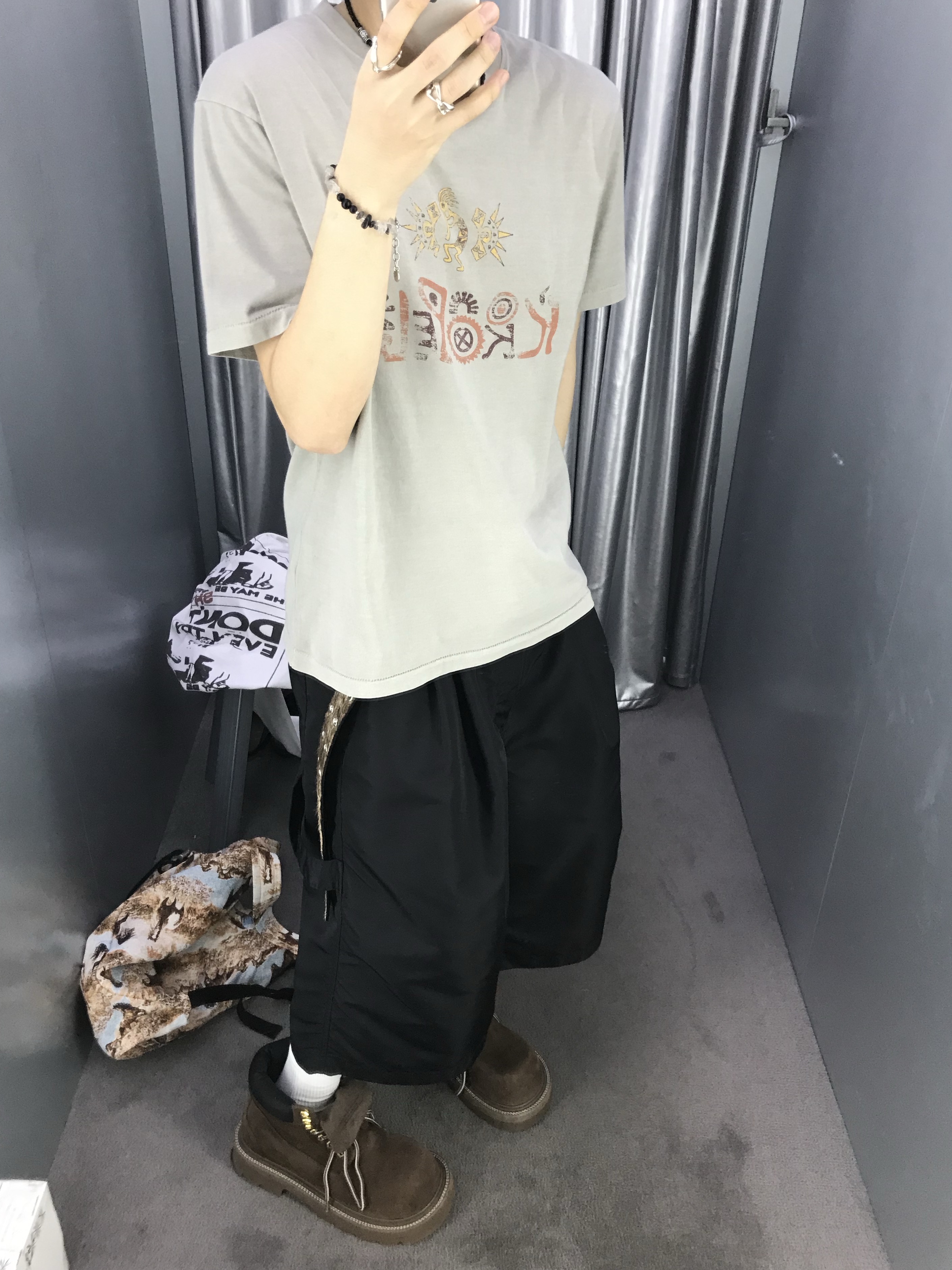 MJD x Koin Seoul Two Tuck Re-Nylon Wide Carpenter Bermuda Pants Black, MJD x Kamien Double Hole Belt Oak Brown 착용 스타일 - 1