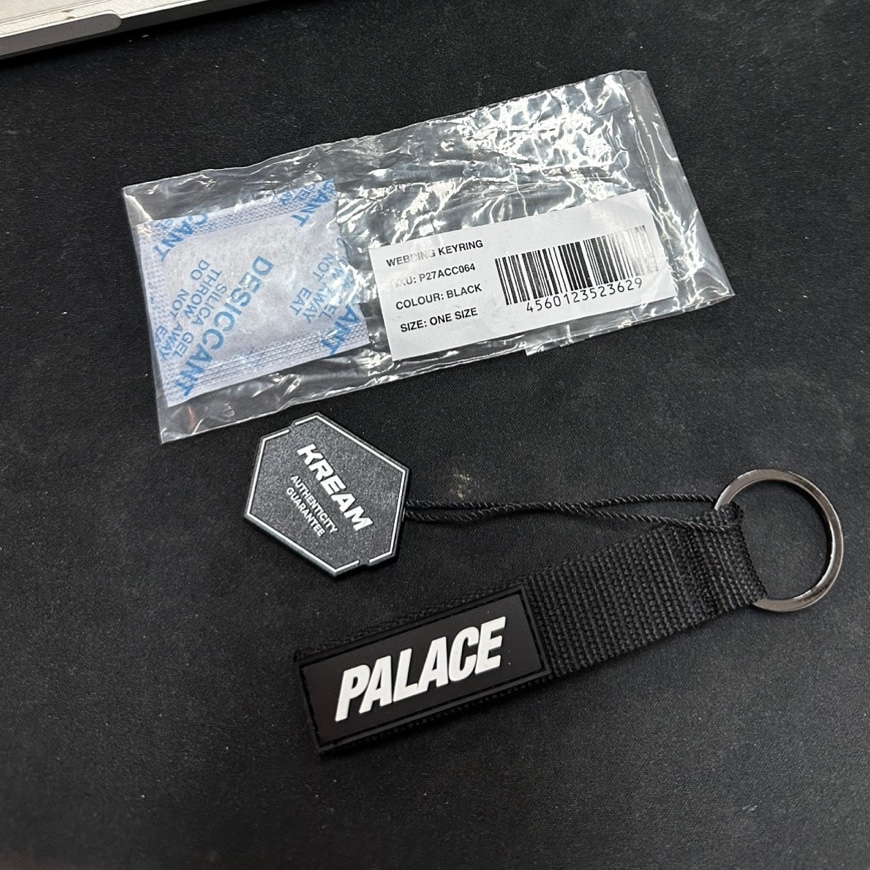 Palace Webbing Keyring Black - 24FW 착용 스타일