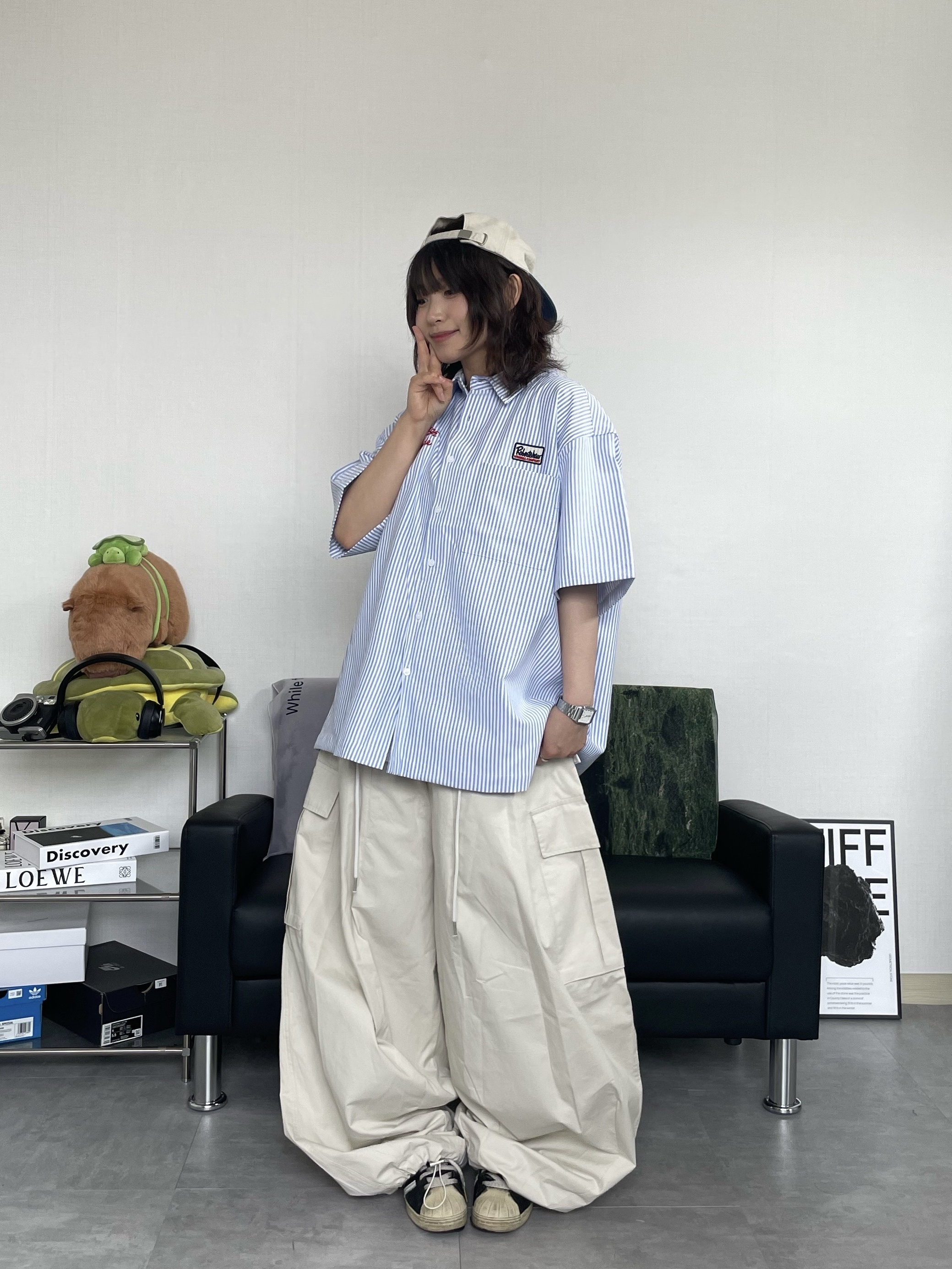 Adidas Superstar Premium Black White 착용 스타일 - 3