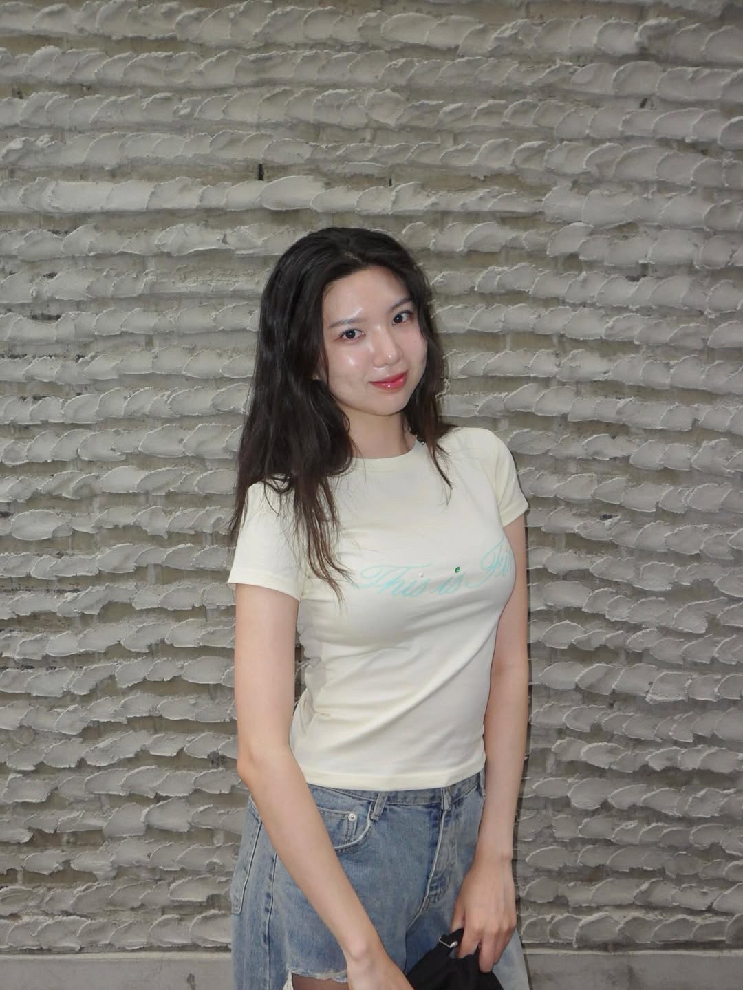 THIS IS FINE Signature Ball Cap Black, THIS IS FINE Cropped Signature Tee Cream 착용 스타일 - 9
