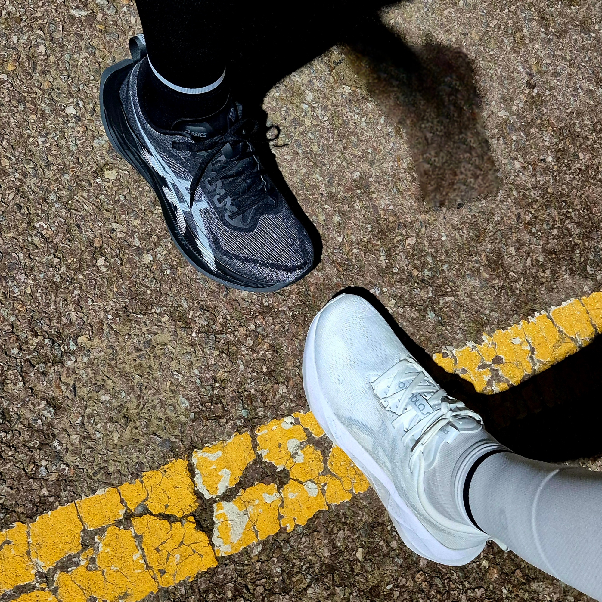 Asics Superblast 2 Black White 착용 스타일