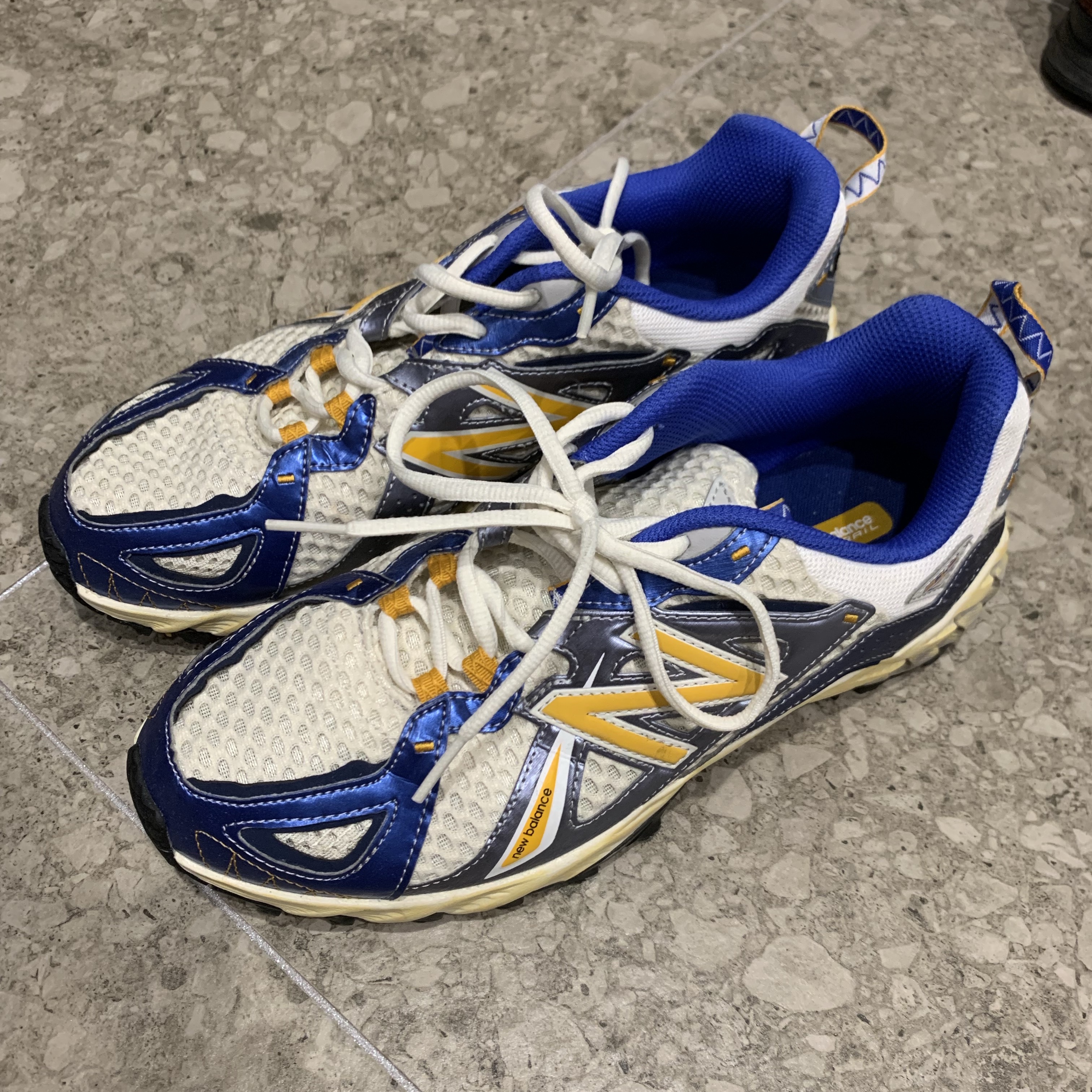New Balance x Yeseyesee ML610 Atlantic Blue Varsity Gold 착용 스타일