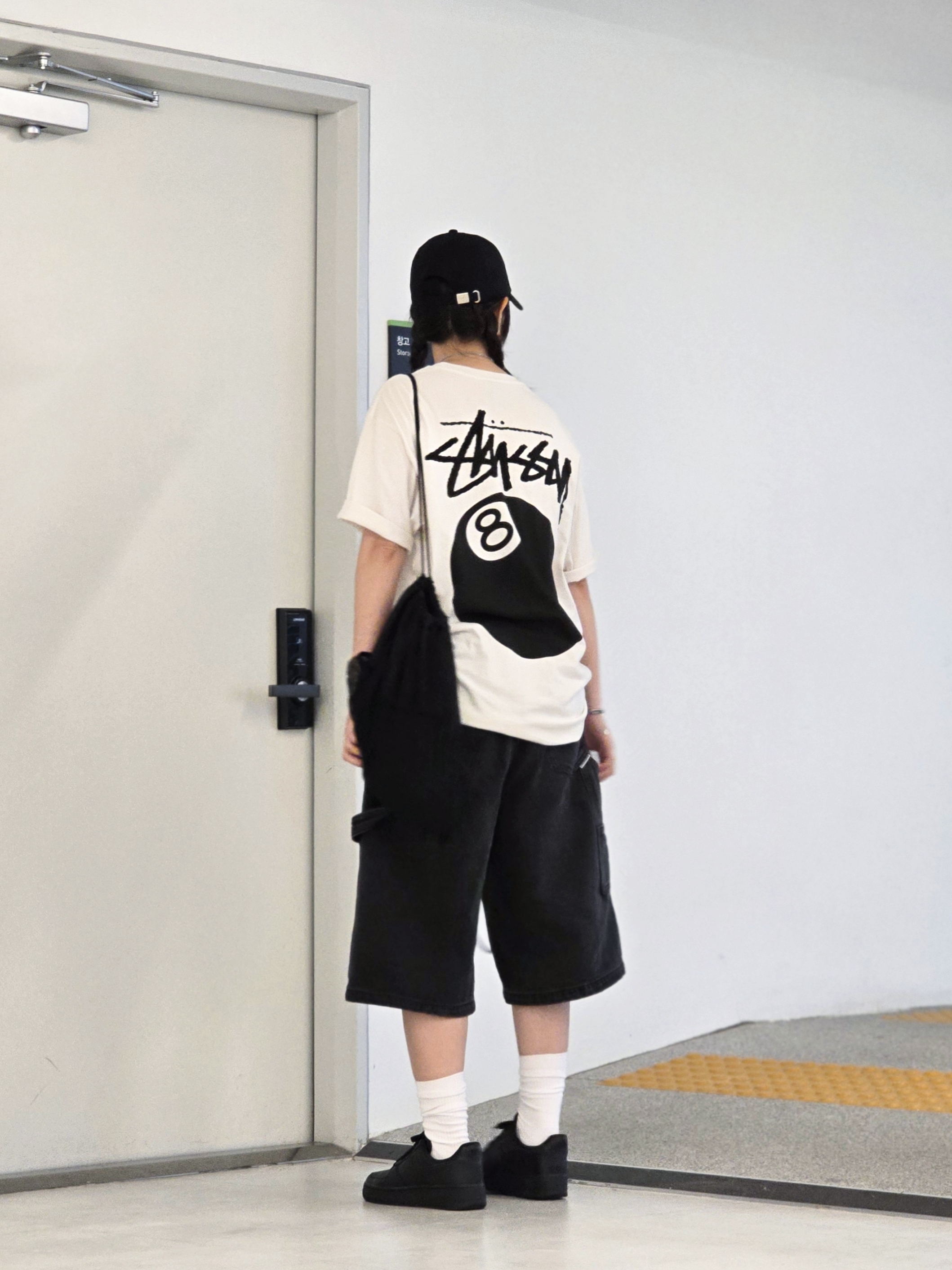 Stussy 8 Ball Pigment Dyed T-Shirt Natural, Nike Air Force 1 '07 Low Triple Black 착용 스타일 - 2