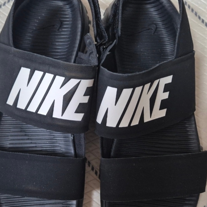 (W) Nike Tanjun Sandal Metallic Summit White 착용 스타일