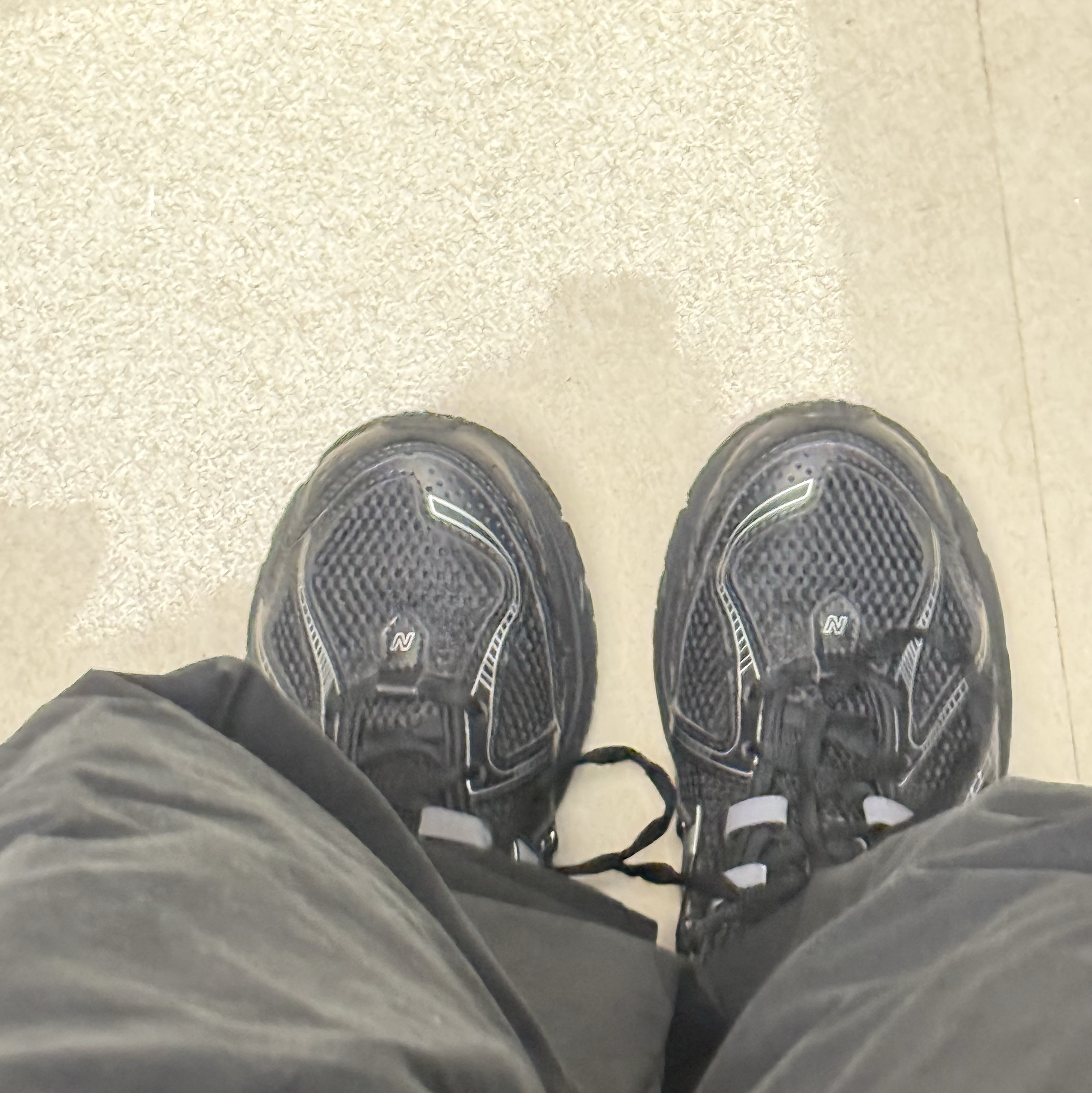 New Balance 1906R Black Silver Metallic 착용 스타일