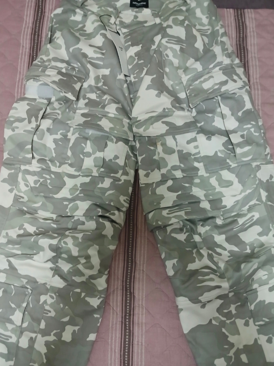 Farfromwhat Far Camo Cargo Pants White 착용 스타일