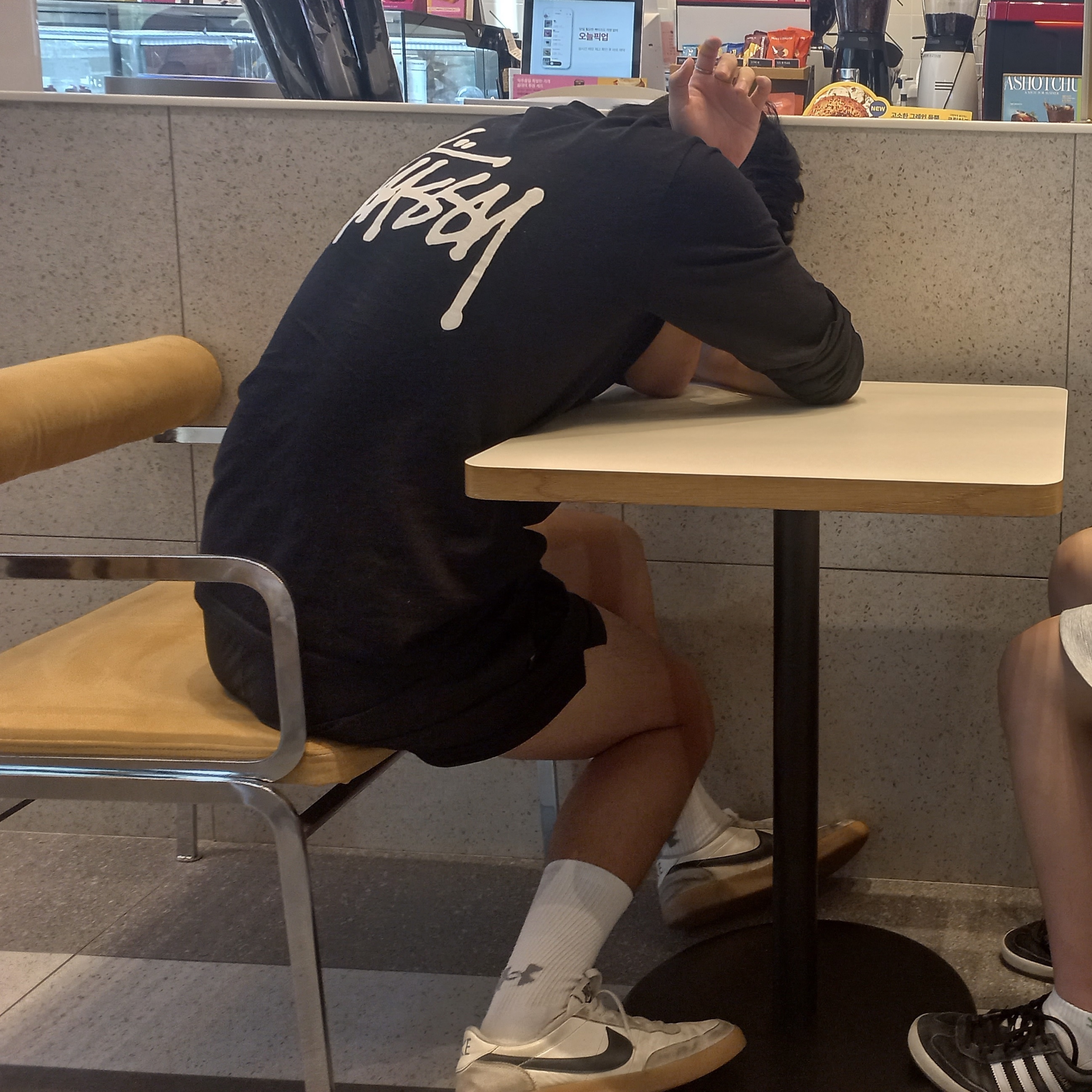 Stussy Basic Stussy LS T-Shirt Black, Nike Dri-Fit Challenger 5 Inch Brief Lined Versatile Shorts Black - Asia 착용 스타일
