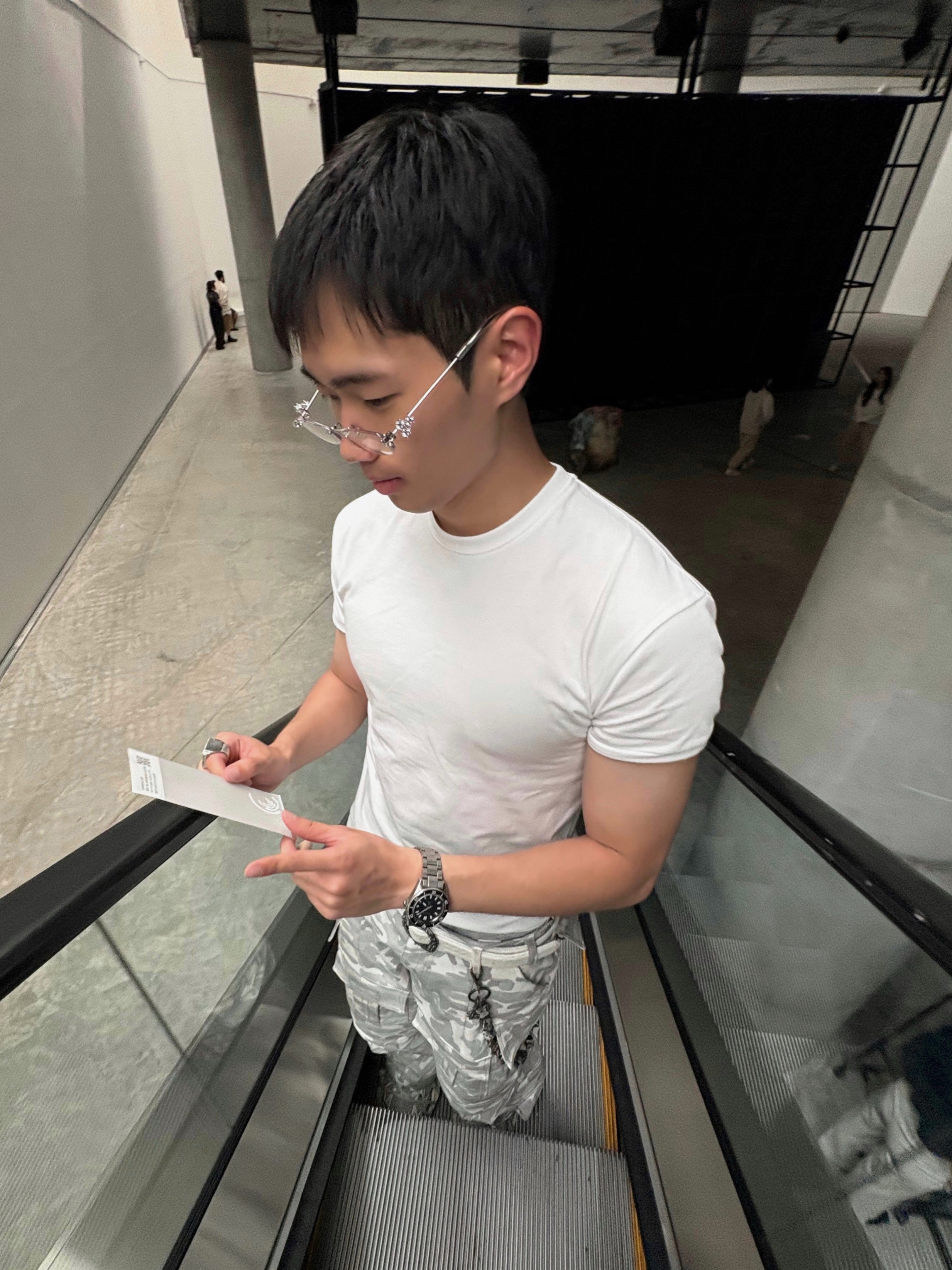 Farfromwhat Far Camo Cargo Pants White 착용 스타일 - 1
