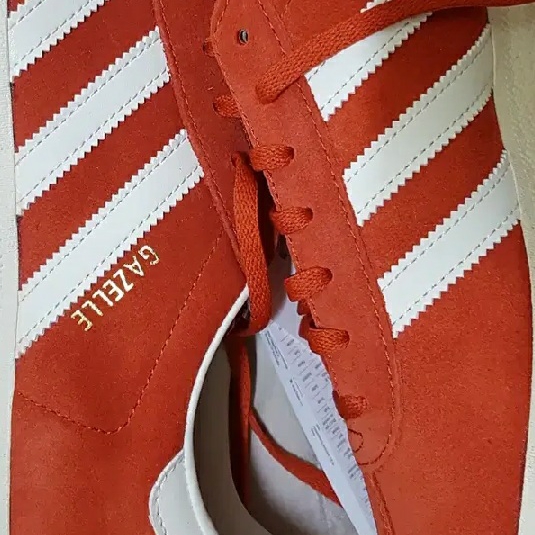Adidas Gazelle Preloved Red Off White 착용 스타일