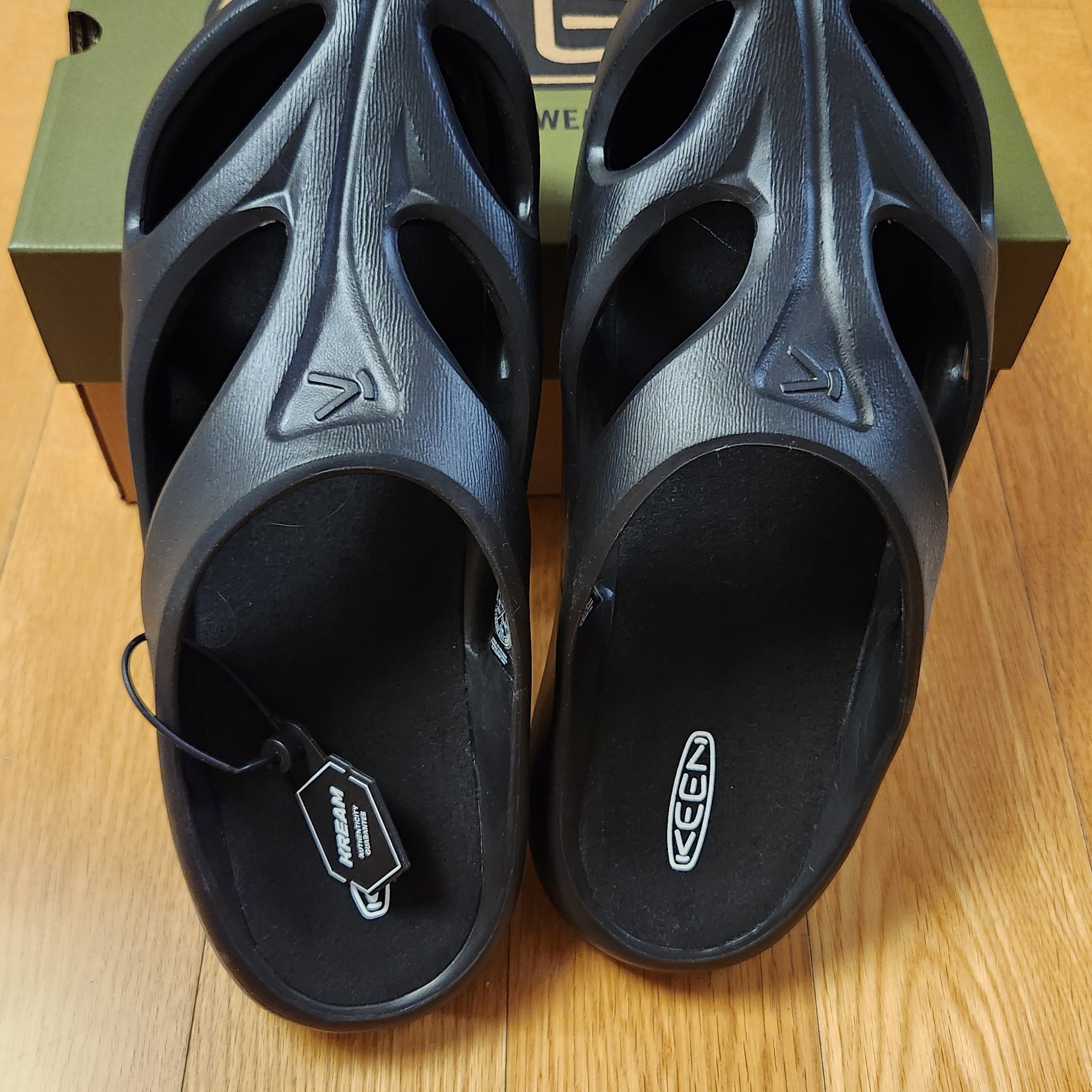 Keen Shanti Black Dawn Blue 착용 스타일 - 1