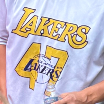 Nike LeBron James LA Lakers Association Edition 2022/23 NBA Swingman Jersey White 착용 스타일