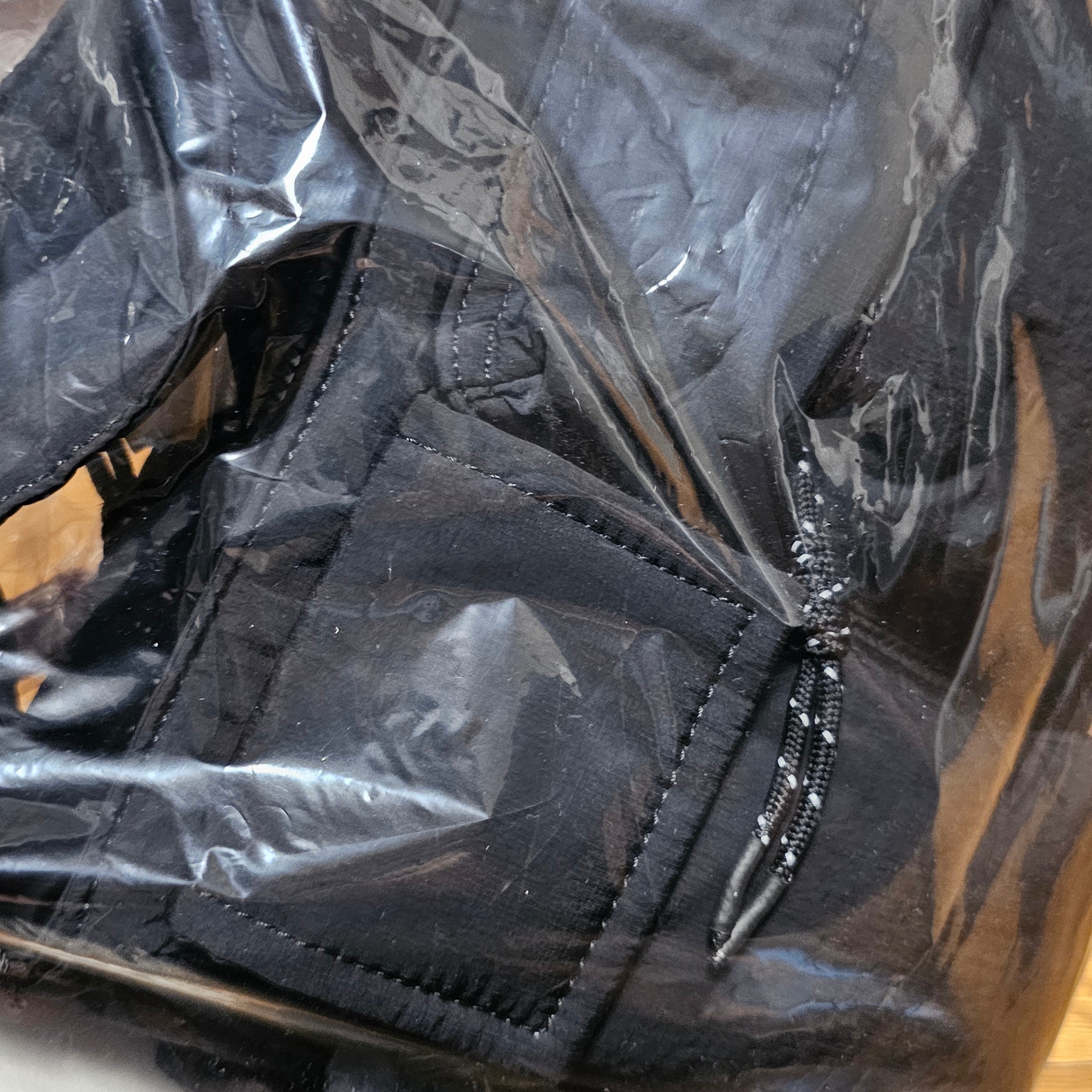 Customellow Essential Nylon Cross Bag Black 착용 스타일