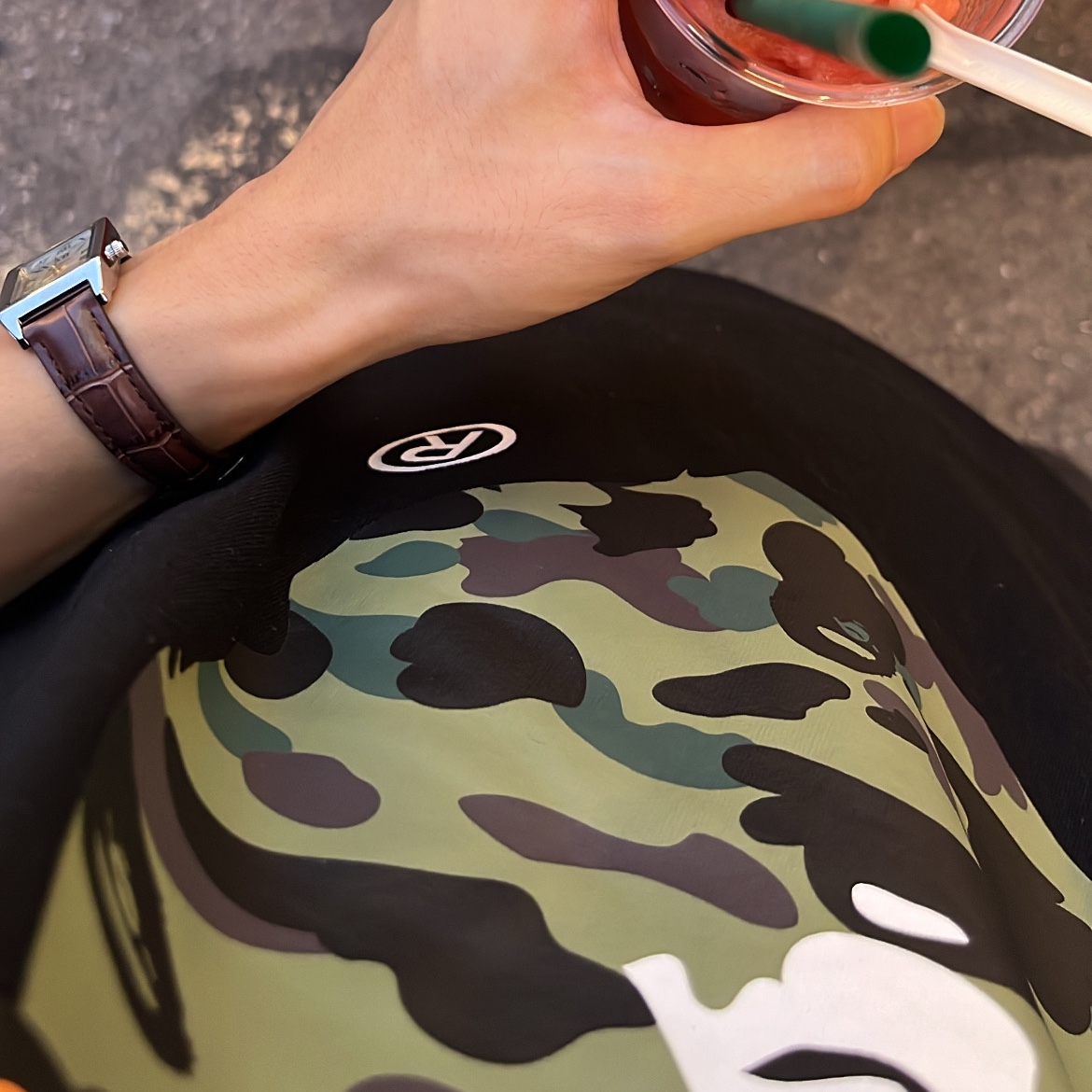 BAPE 1st Camo Milo on Ape Head T-Shirt Black Green, Casio LTP-V007L-9B 착용 스타일